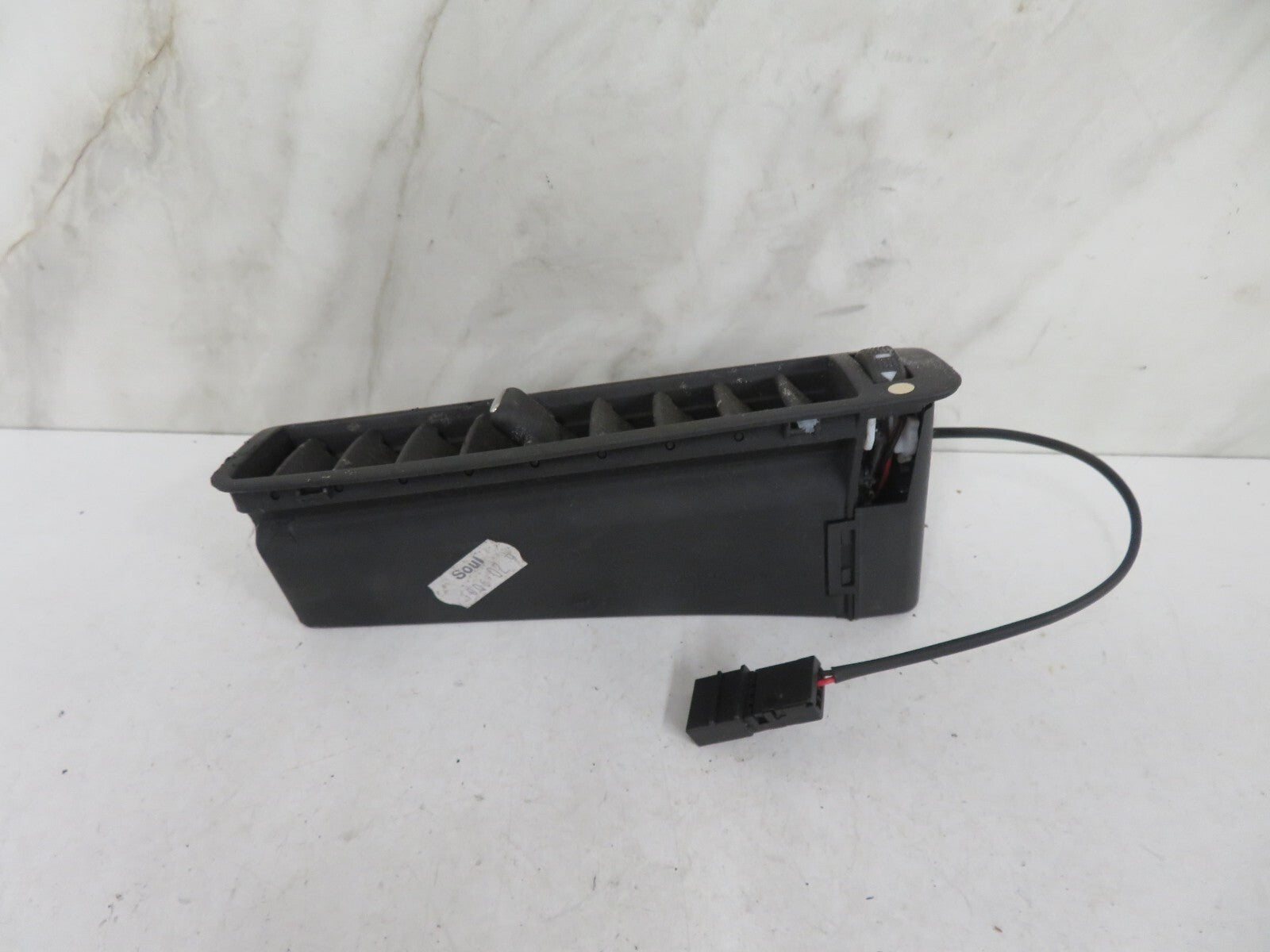 AUDI A8 D2 OSR REAR AIR VENT 4D0819704K 1998-2002 A1652-16