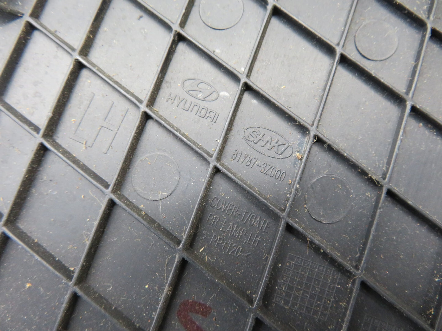 HYUNDAI I40 NS PASSENGER REAR LIGHT ACCESS TRIM 2011-2015 A581-18