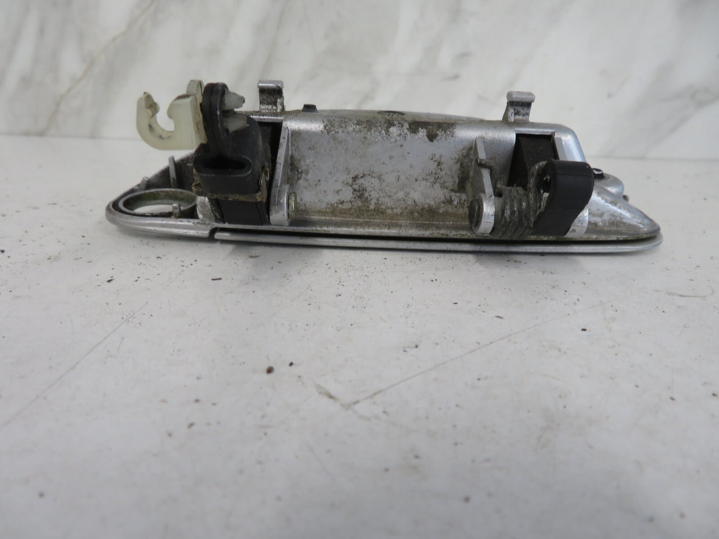 AUDI A8 D2 OS DRIVER SIDE EXTERIOR DOOR HANDLE 1998-2002 A1636-14