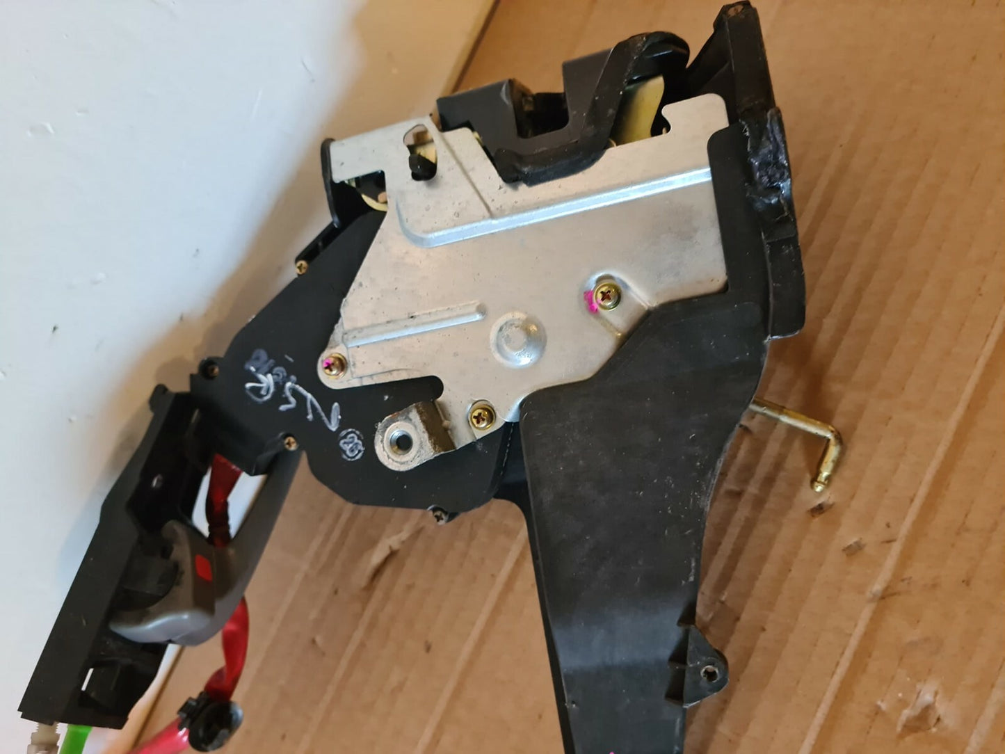 TOYOTA RAV 4 NSR DOOR LOCK CATCH 2000-2004 035DR