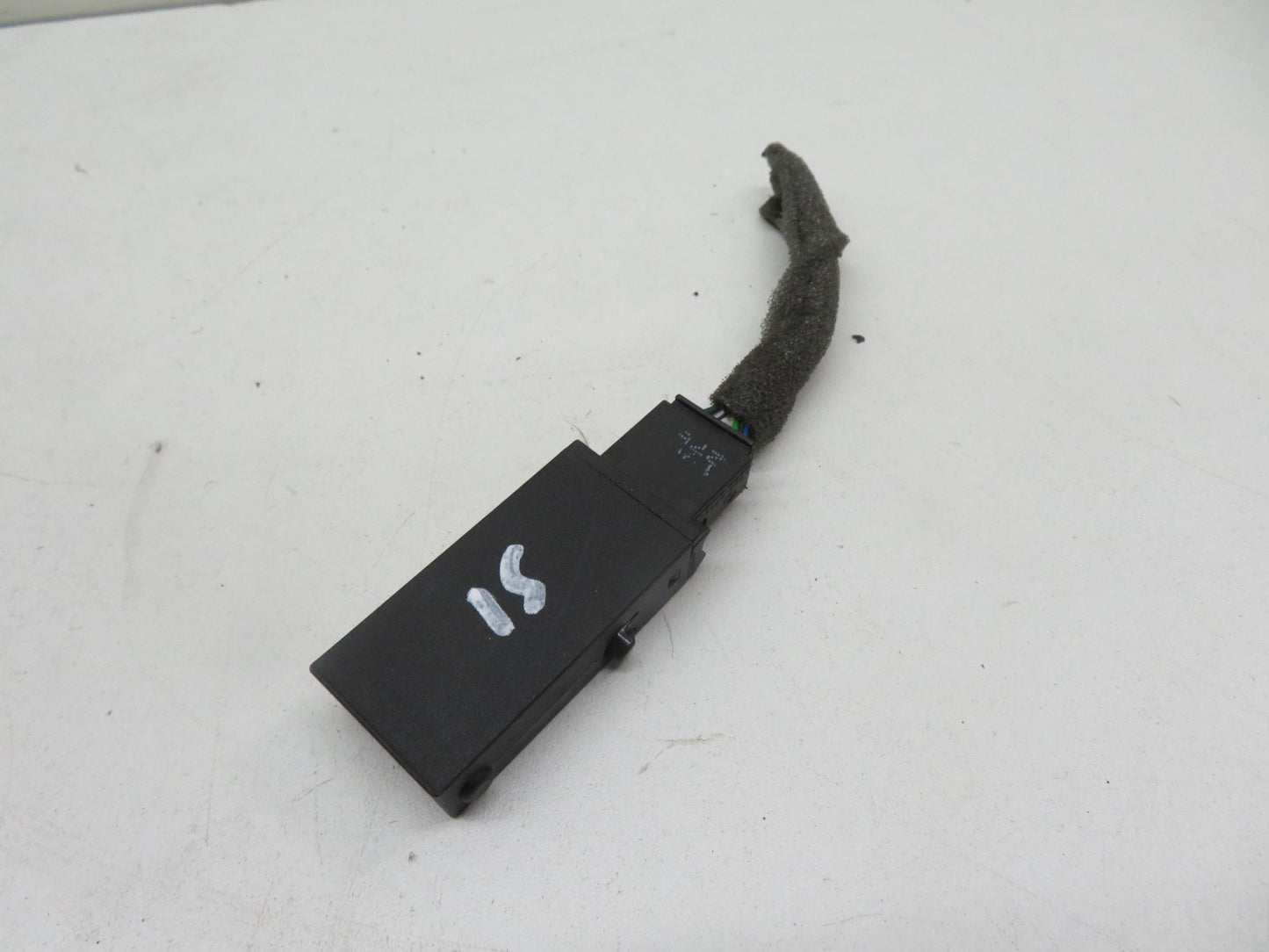 VAUXHALL INSIGNIA AUX SOCKET WITH CUT LOOM 13317917 2008-2013 1155-15