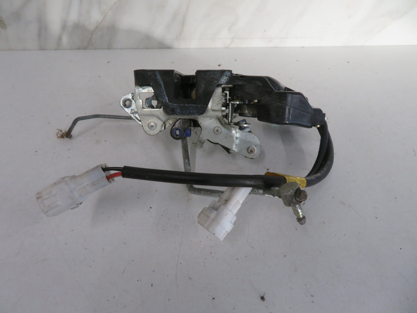 SUZUKI SWIFT GLS OSF 3DR DOOR LOCK CATCH 1988-2002 1439-3