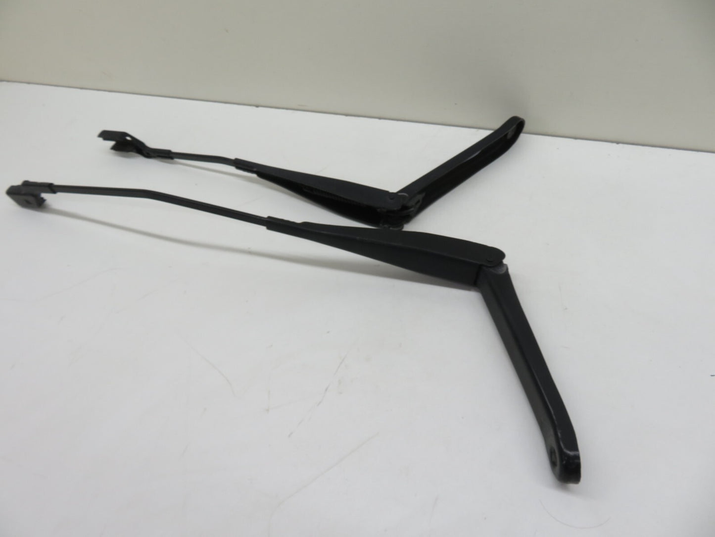 FORD FIESTA MK7 ST180 FRONT WIPER ARMS PAIR 2013-2017 1546-1