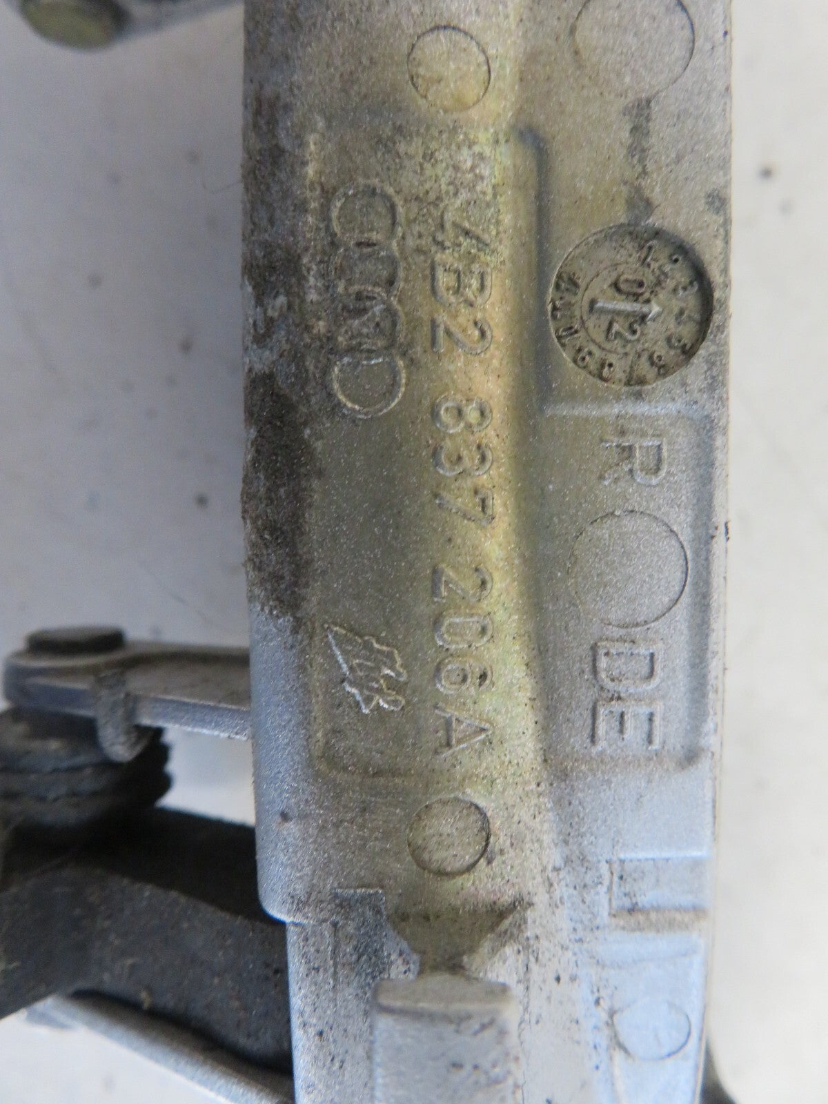 AUDI A8 D2 OS DRIVER SIDE EXTERIOR DOOR HANDLE 1998-2002 A1636-14