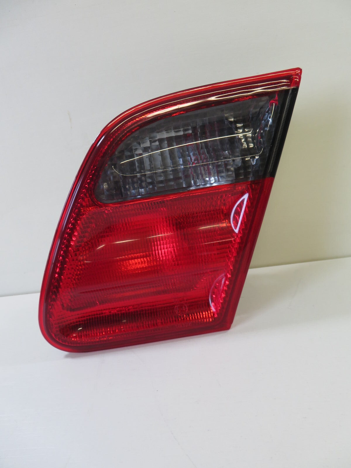 OS DRIVER REAR INNER TAIL LIGHT FOR MERCEDES E CLASS 1995-1998 440-1301-UE-DR