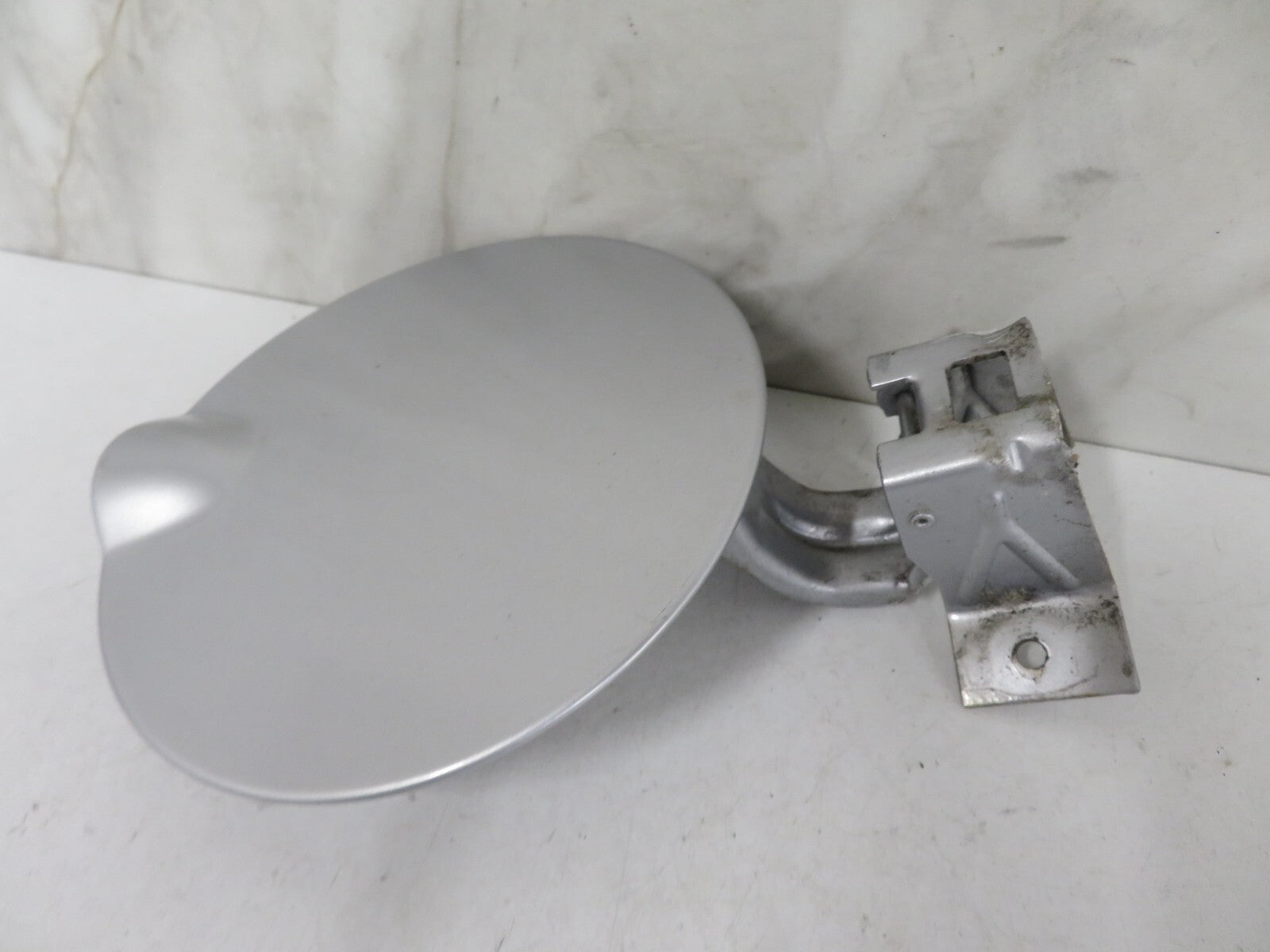 SAAB 93 9-3 FUEL TANK DOOR FLAP 5190962 1998-2001 1617-9