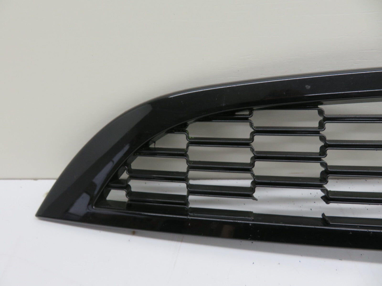 MINI COOPER S R53 AERO LOWER FRONT GRILLE JCW (DAMAGE SEE PHOTOS) 2001-2006