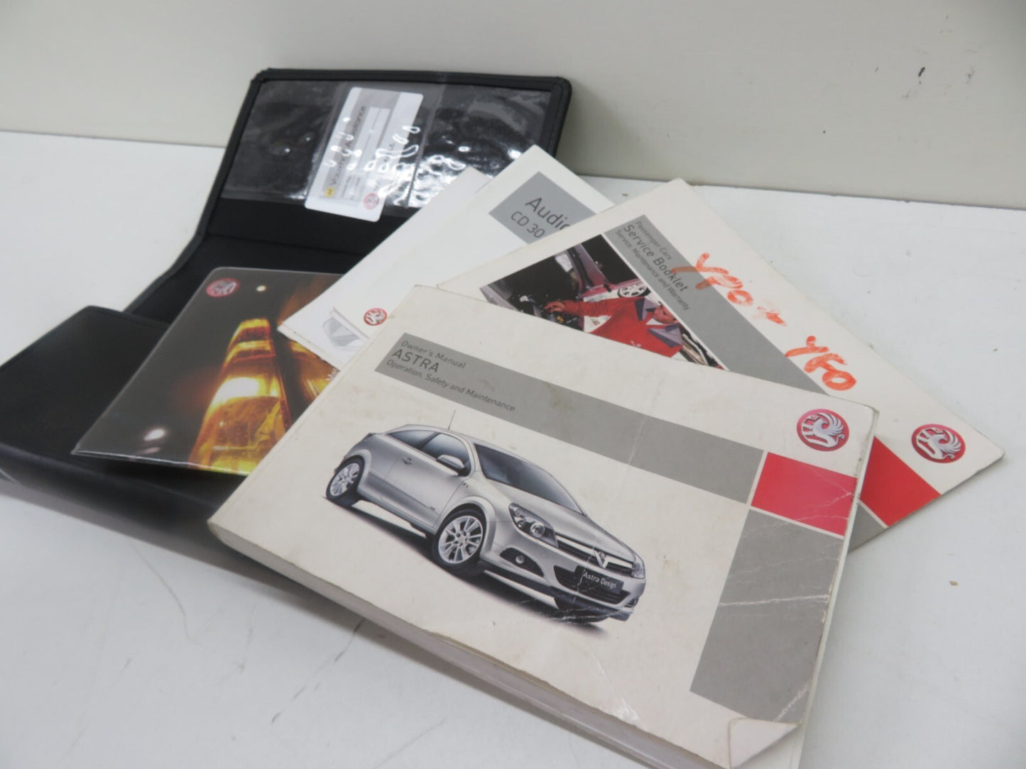 VAUXHALL ASTRA MK5 OWNERS MANUAL WITH FOLDER 2004-2010 1049-3