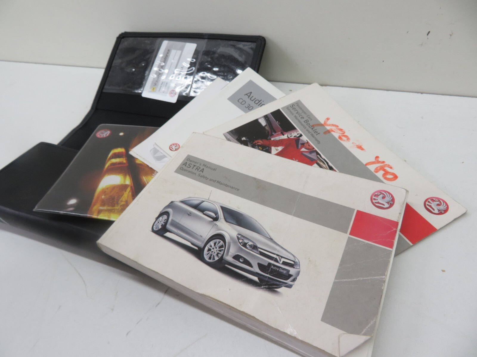 VAUXHALL ASTRA MK5 OWNERS MANUAL WITH FOLDER 2004-2010 1049-3
