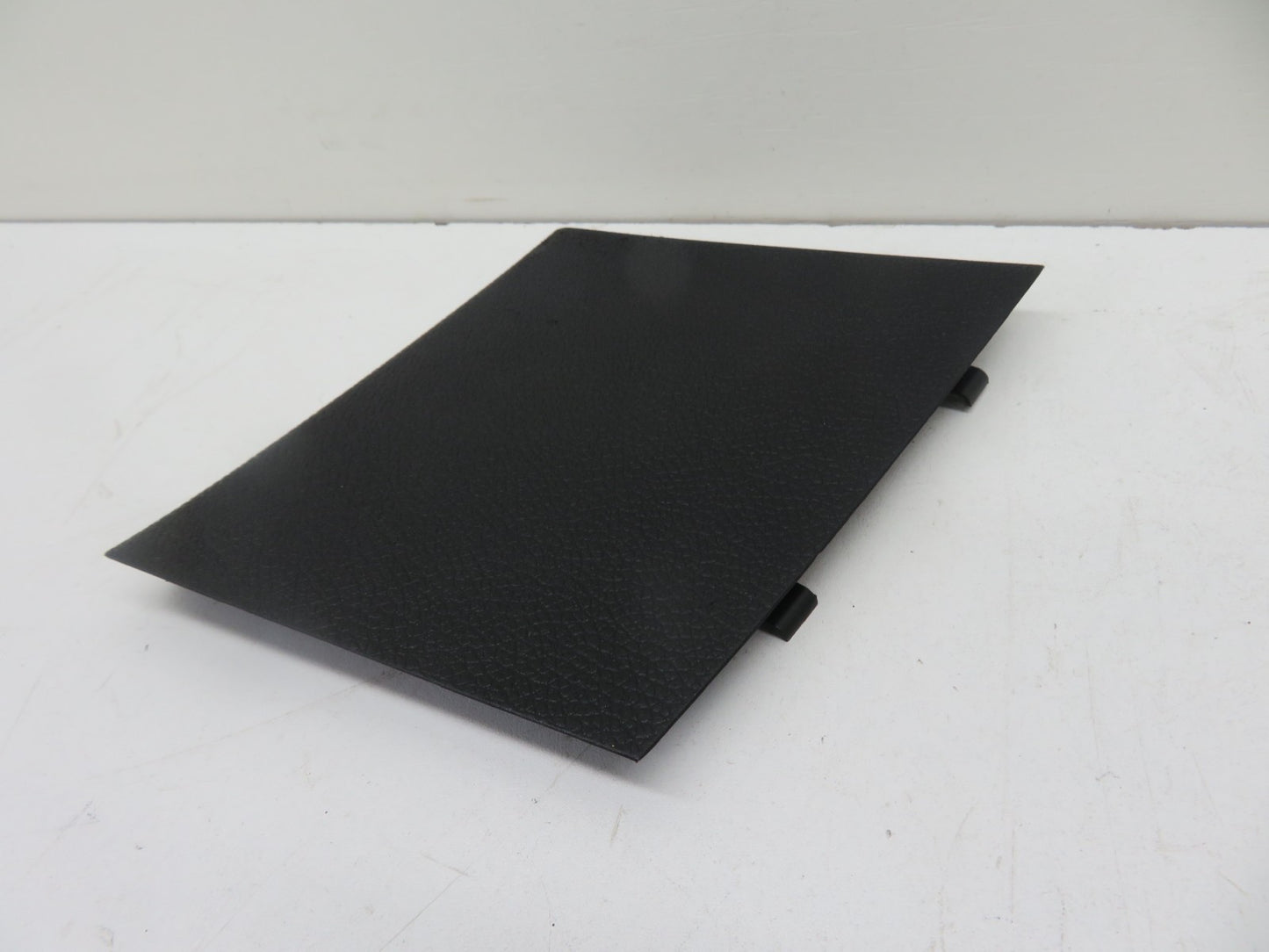 VW GOLF MK6 REAR LIGHT ACCESS TRIM NS PASSENGER 5K6867657 2009-2013 1500-8