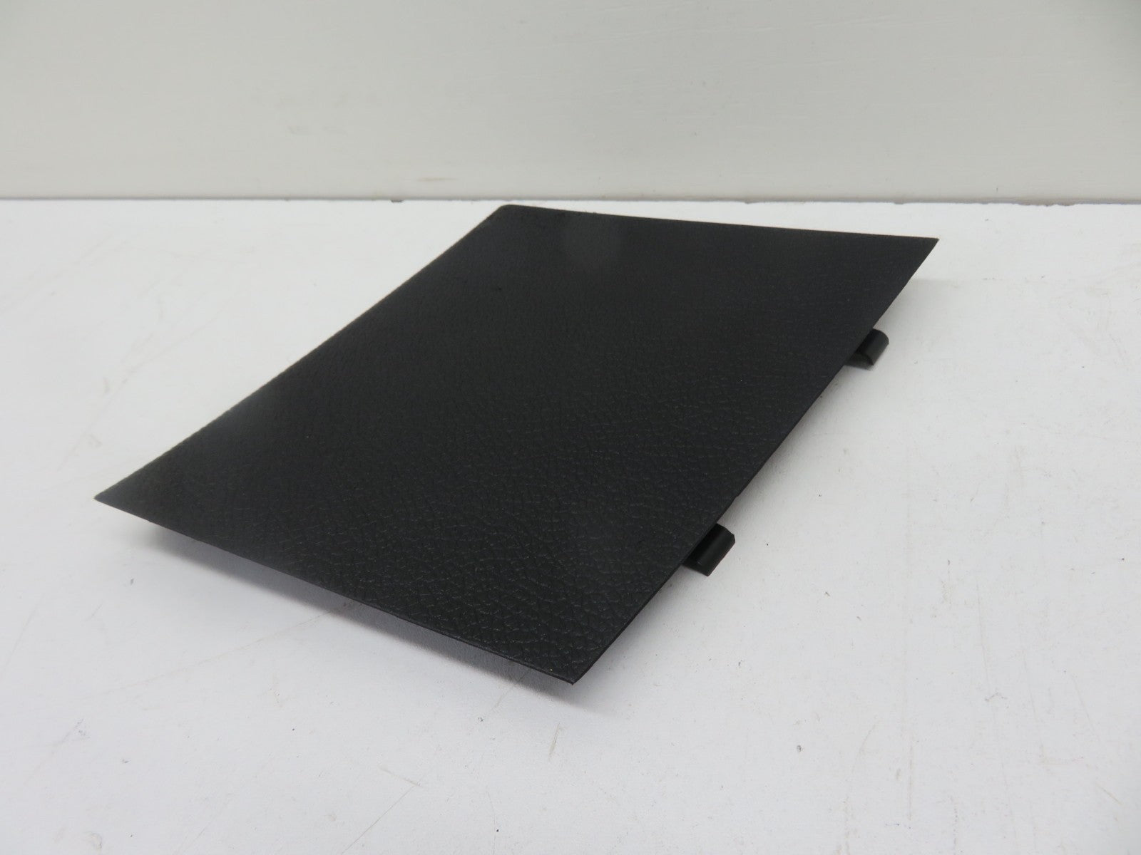 VW GOLF MK6 REAR LIGHT ACCESS TRIM NS PASSENGER 5K6867657 2009-2013 1500-8