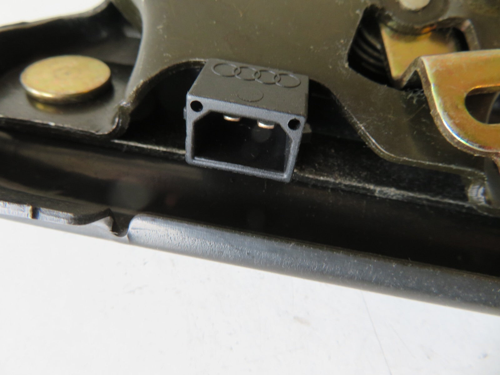 AUDI TT MK1 TAILGATE BOOT LOCK CATCH 8N0827505 1998-2006 AMS1140