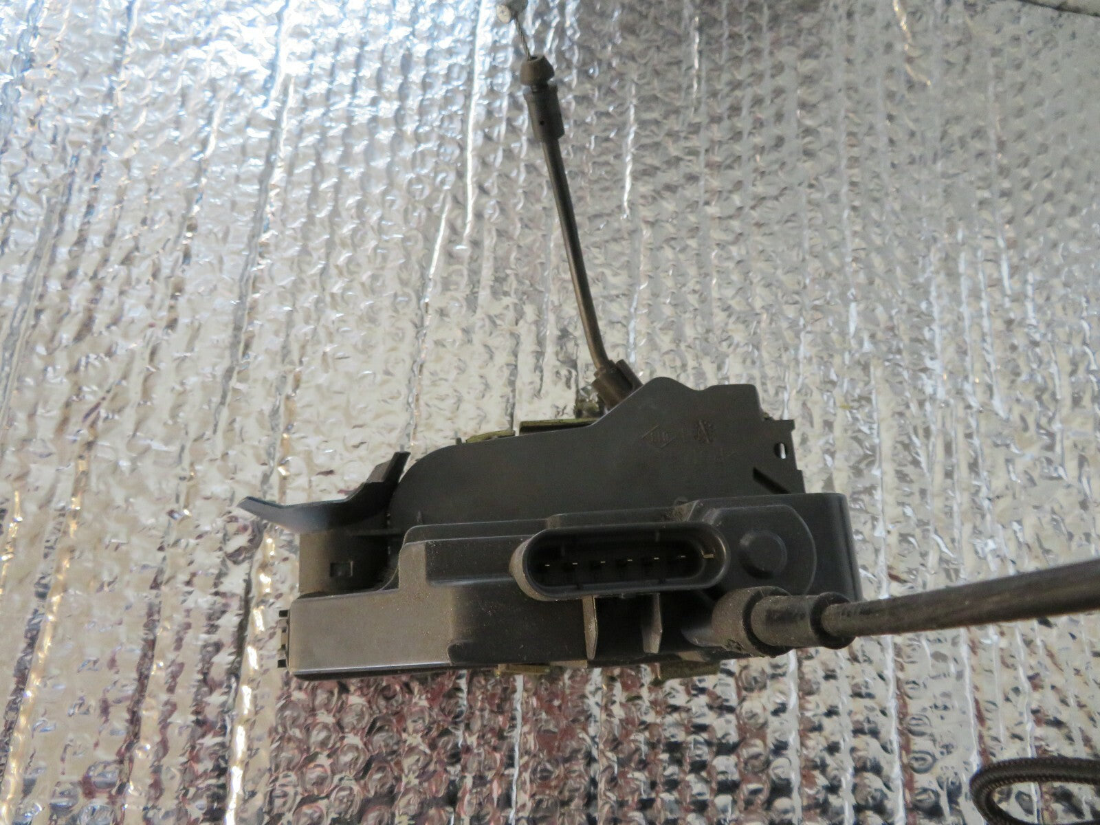 RENAULT SCENIC MK2 NSF DOOR LOCK CATCH 2002-2008 