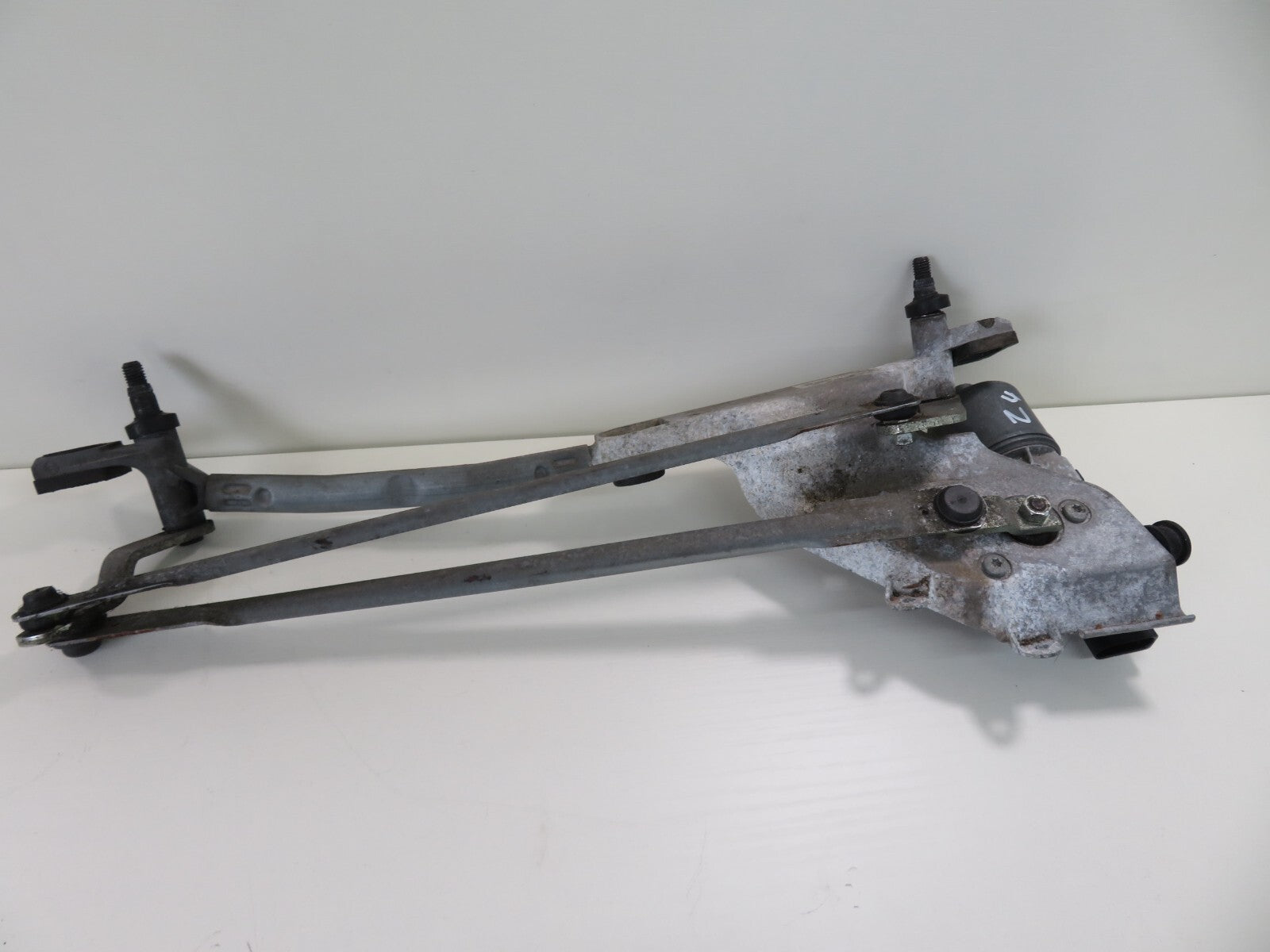 FORD FIESTA MK7 FRONT WIPER MOTOR WITH LINKAGE 8A61-17B571-BA 2009-2012 1351-24