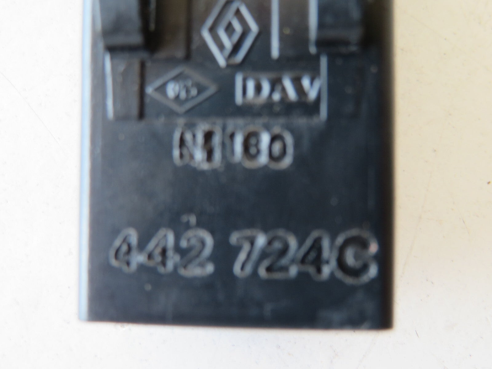 RENAULT LAGUNA MK2 HAZARD SWITCH 2000-2007 AMS1132