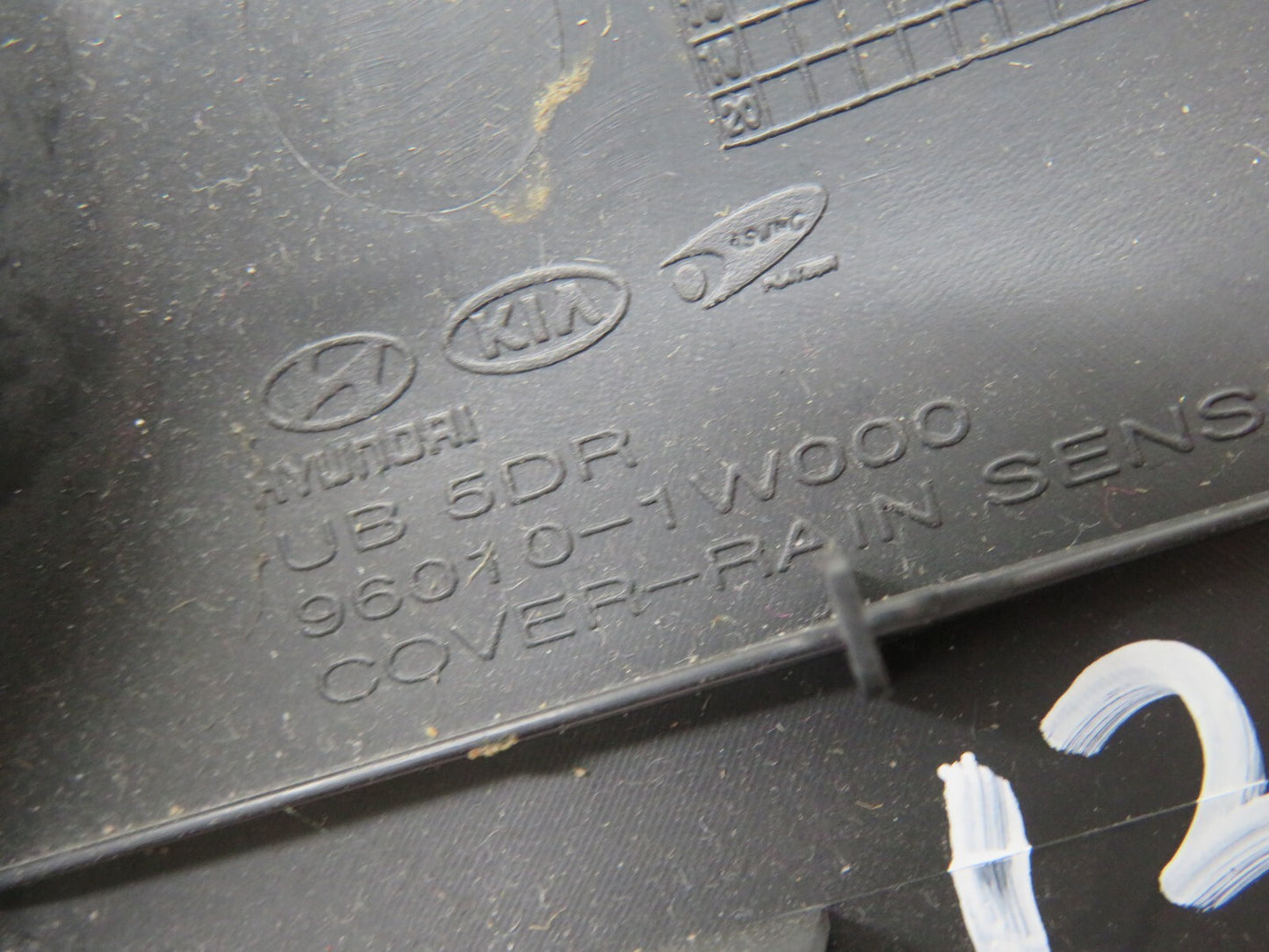 KIA RIO RAIN SENSOR COVER 96010-1W000 2011-2014 #1247-12