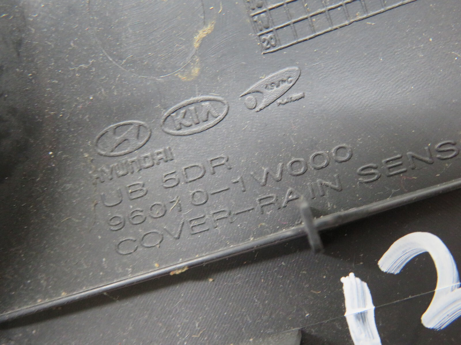 KIA RIO RAIN SENSOR COVER 96010-1W000 2011-2014 #1247-12