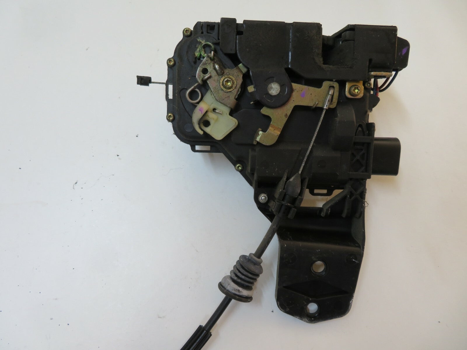 VOLKSWAGEN VW BEETLE OS DRIVER DOOR LOCK CATCH 1998-2006 01