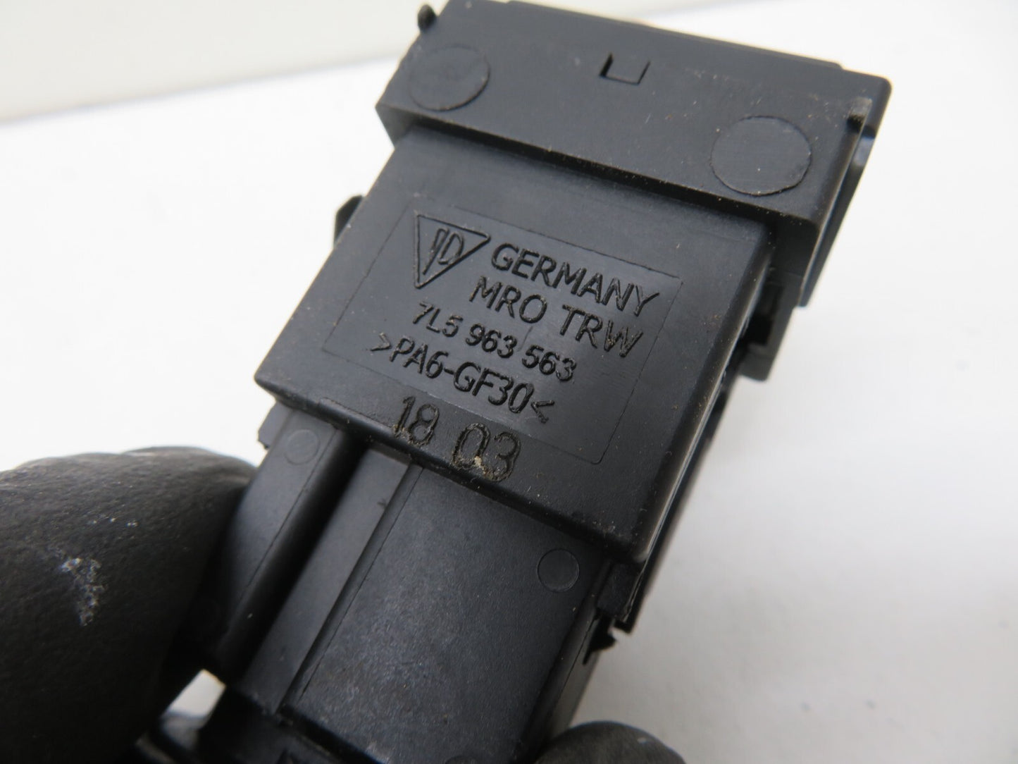 PORSCHE CAYENNE 955 HEATED SEAT SWITCH 7L5963563 2003-2006 1718-20
