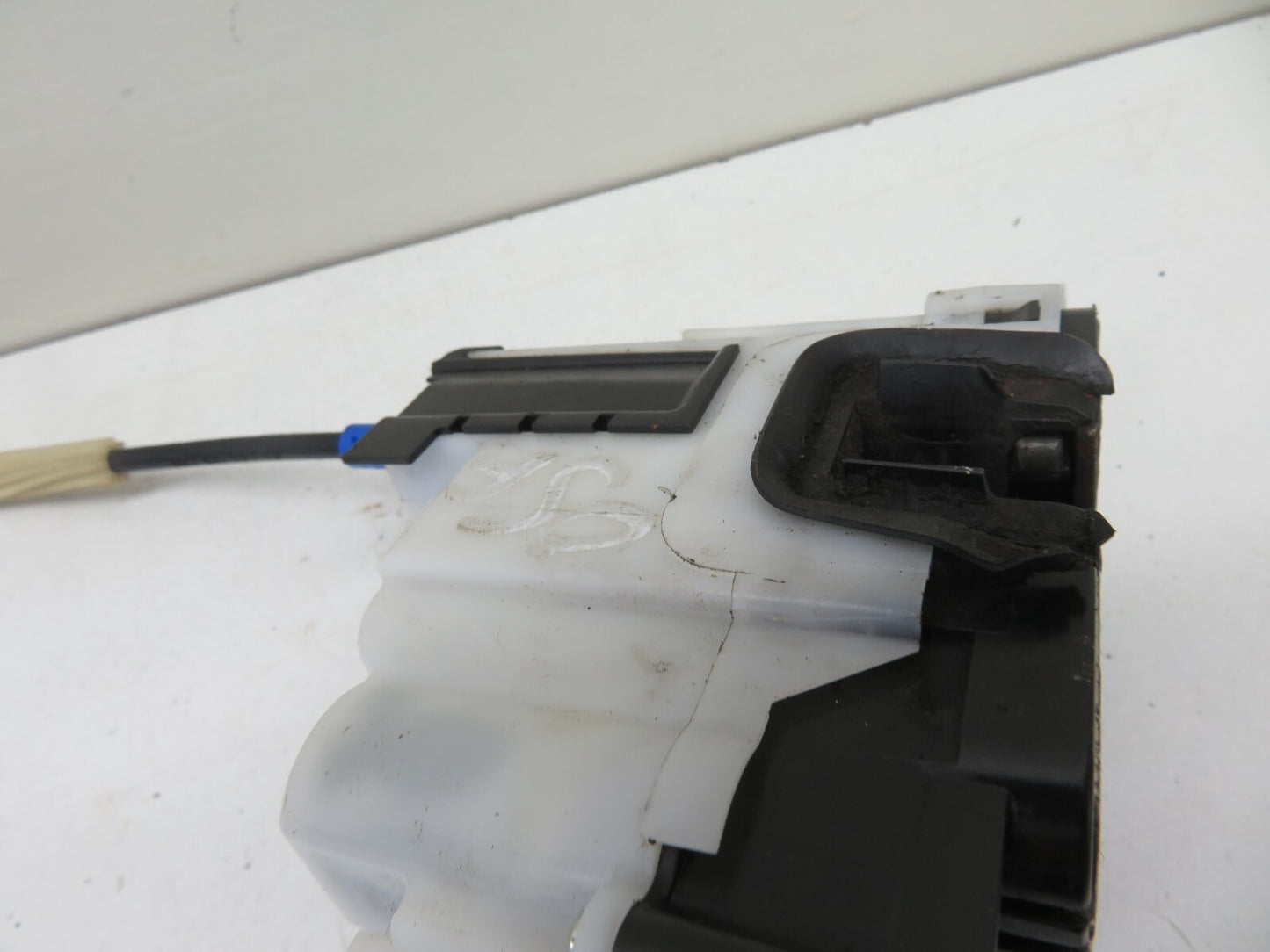 PEUGEOT BIPPER OSF DRIVER  DOOR LOCK CATCH 2008-2015 1734-13