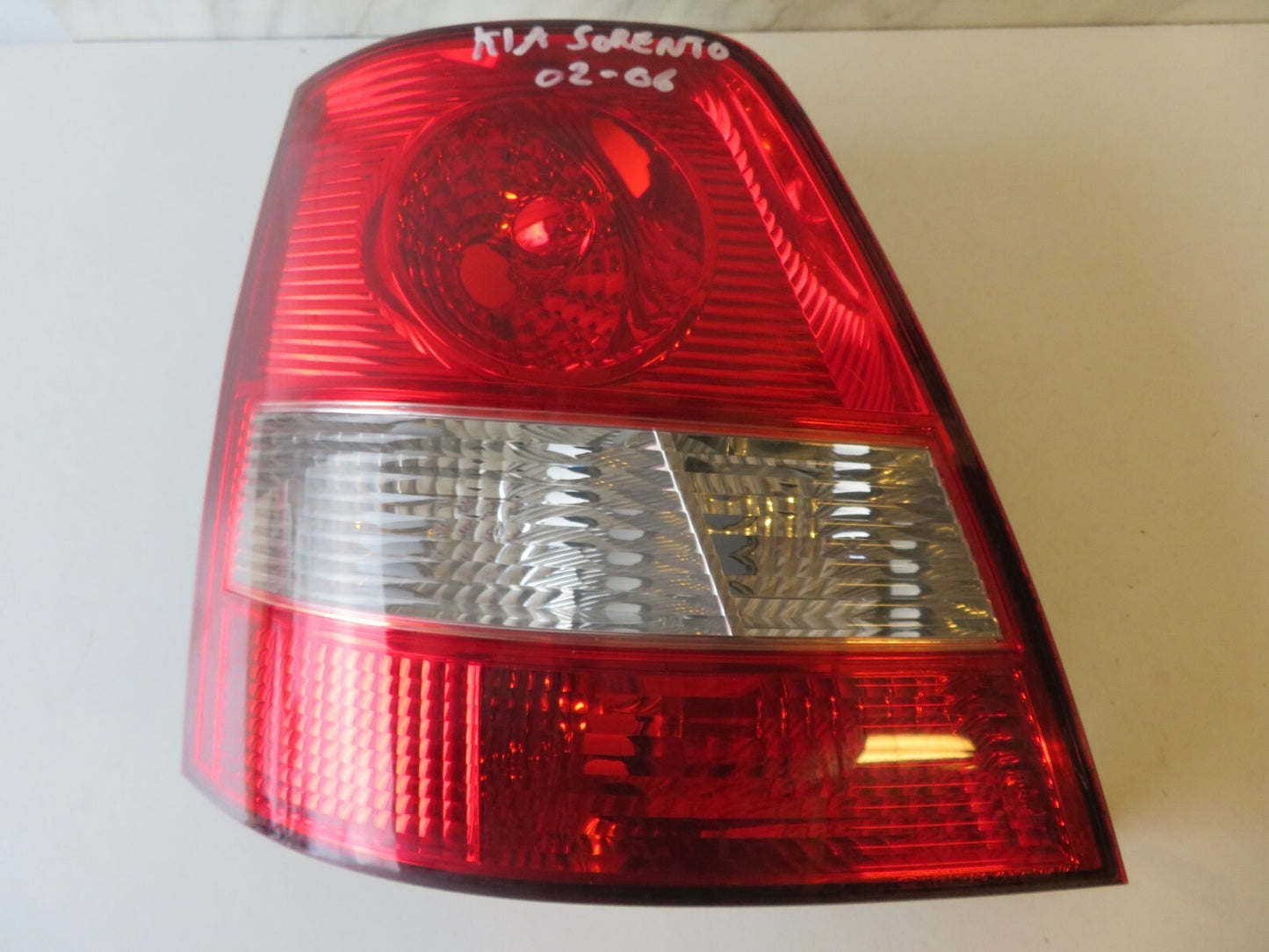 KIA SORENTO NS REAR TAIL LIGHT 2002-2006