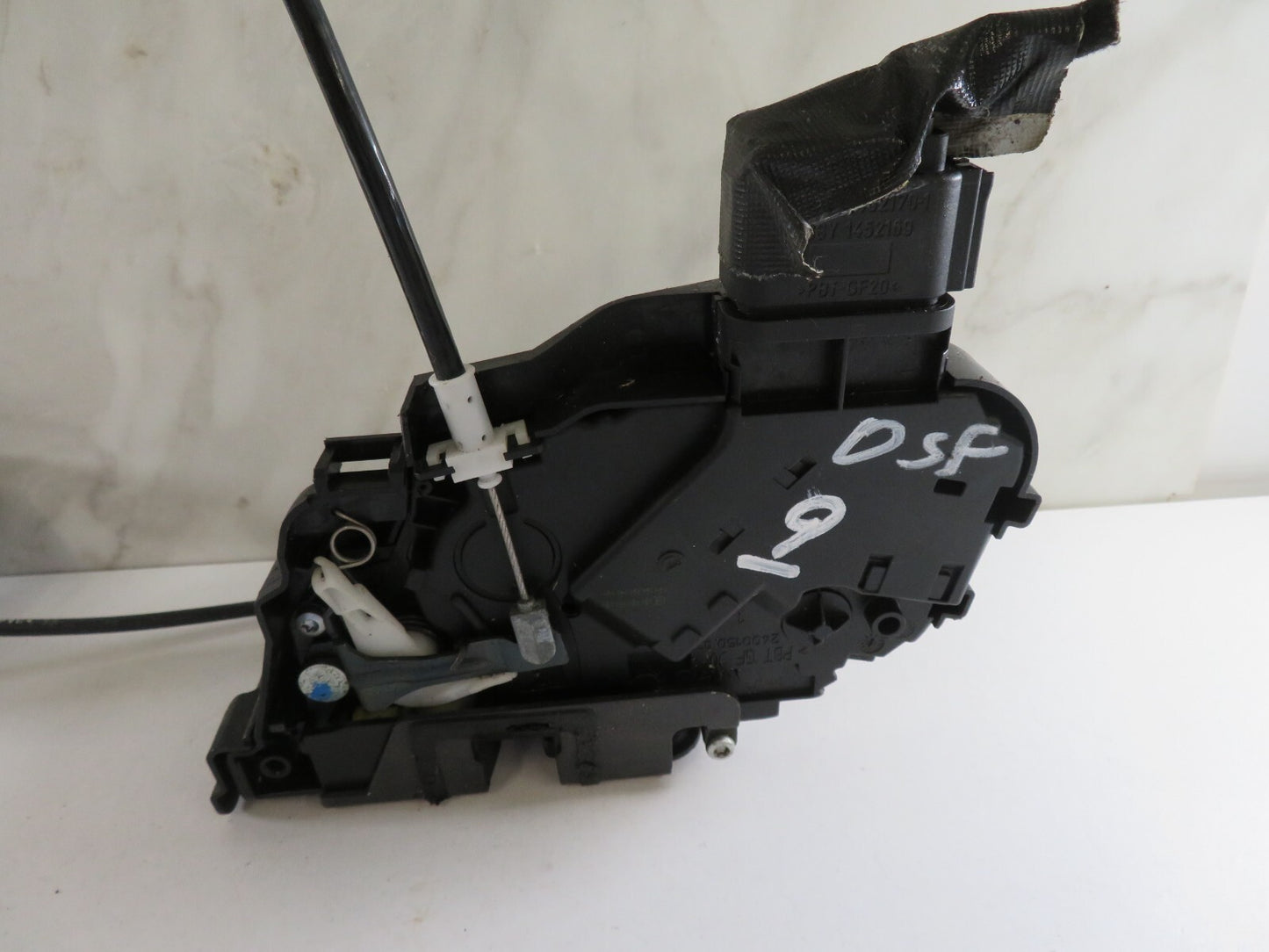 FORD FOCUS CC NS PASSENGER DOOR LOCK CATCH 6N4A-L21813-CB 2006-2010 A1114-9