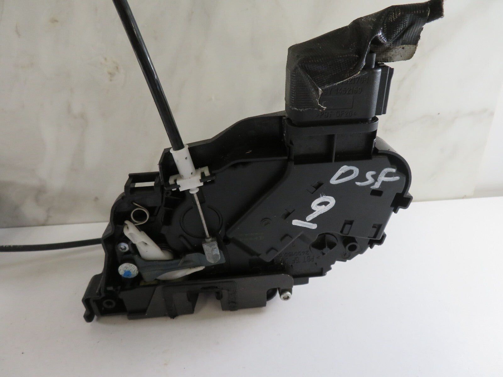 FORD FOCUS CC NS PASSENGER DOOR LOCK CATCH 6N4A-L21813-CB 2006-2010 A1114-9