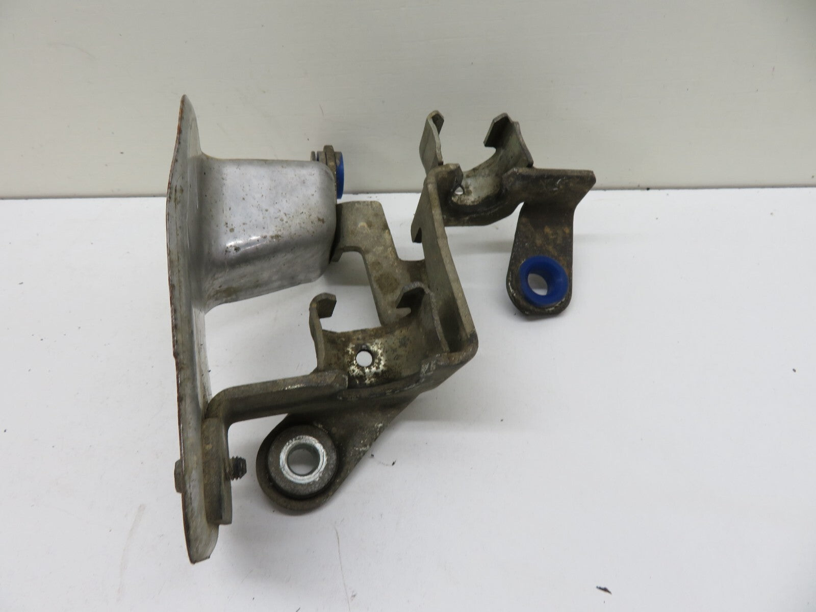 FORD FIESTA MK7 ST180 GEAR SELECTOR CABLE BRACKET HOLDER 2013-2017 1546-10