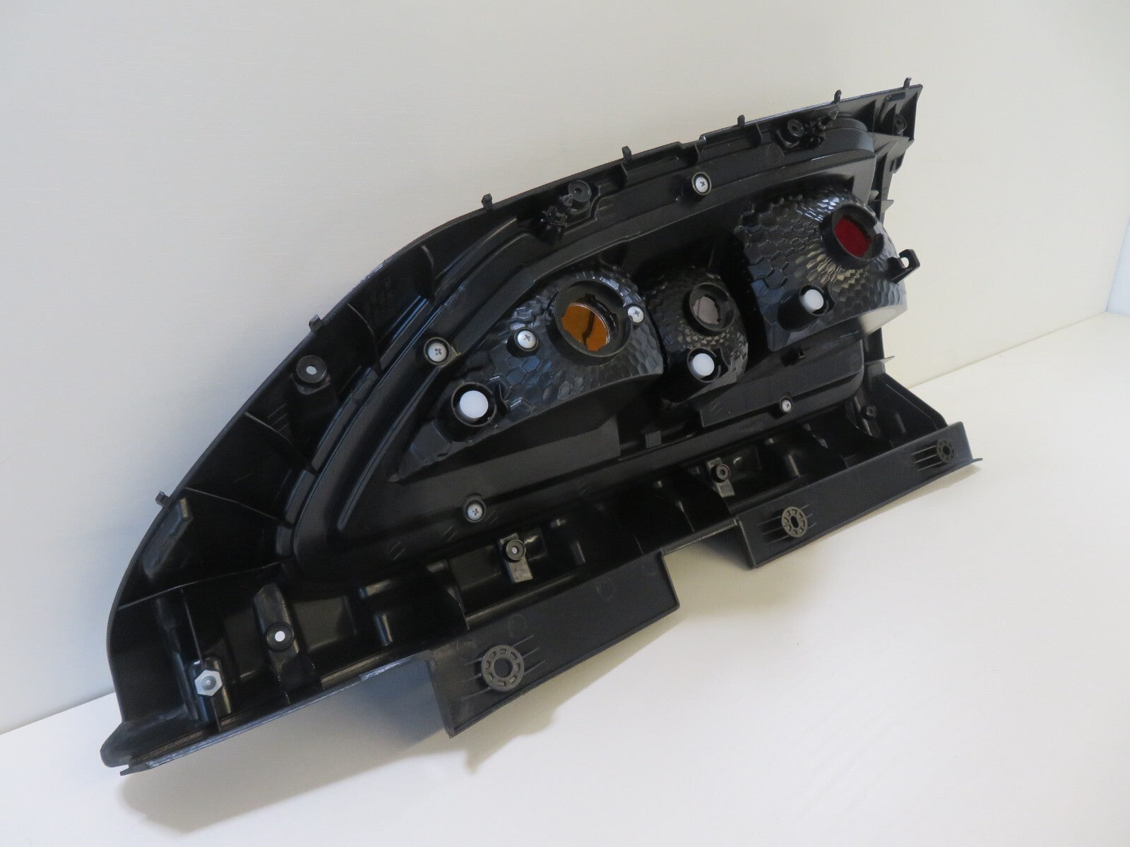 KIA SOUL NS PASSENGER REAR TAIL LIGHT TYC 11-11960-01-2 2009-2012