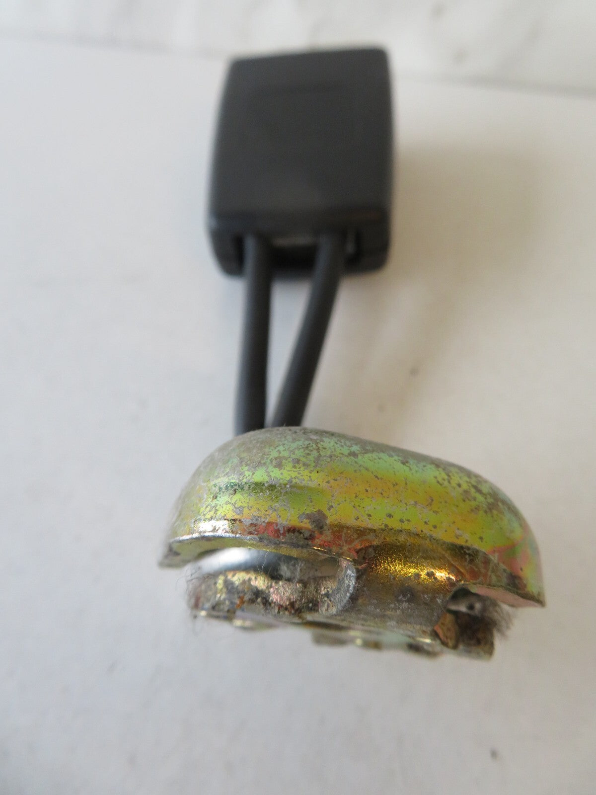 VOLKSWAGEN VW PASSAT B5.5 OSR SEAT BELT BUCKLE 3B0857740D 01-05 AMS1348-2