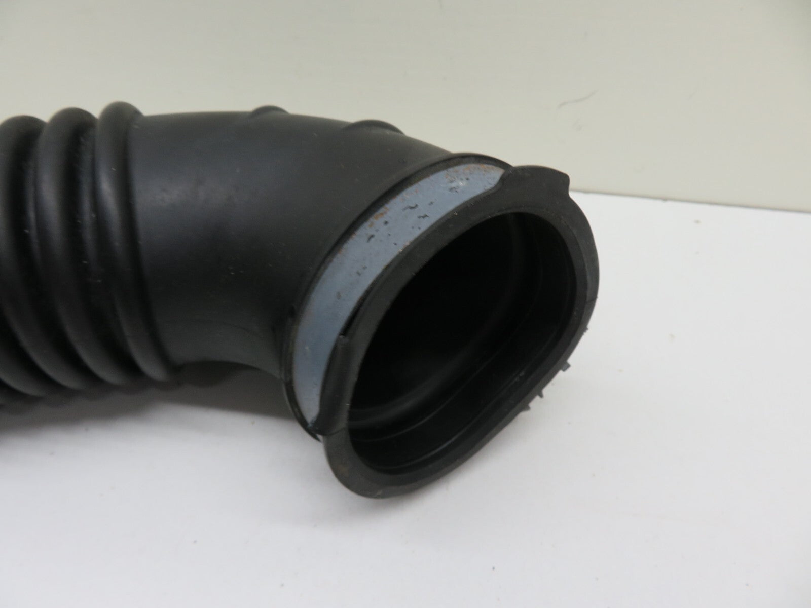 MAZDA CX7 AIR INTAKE PIPE R2AX13221 2008-2012 1414-14
