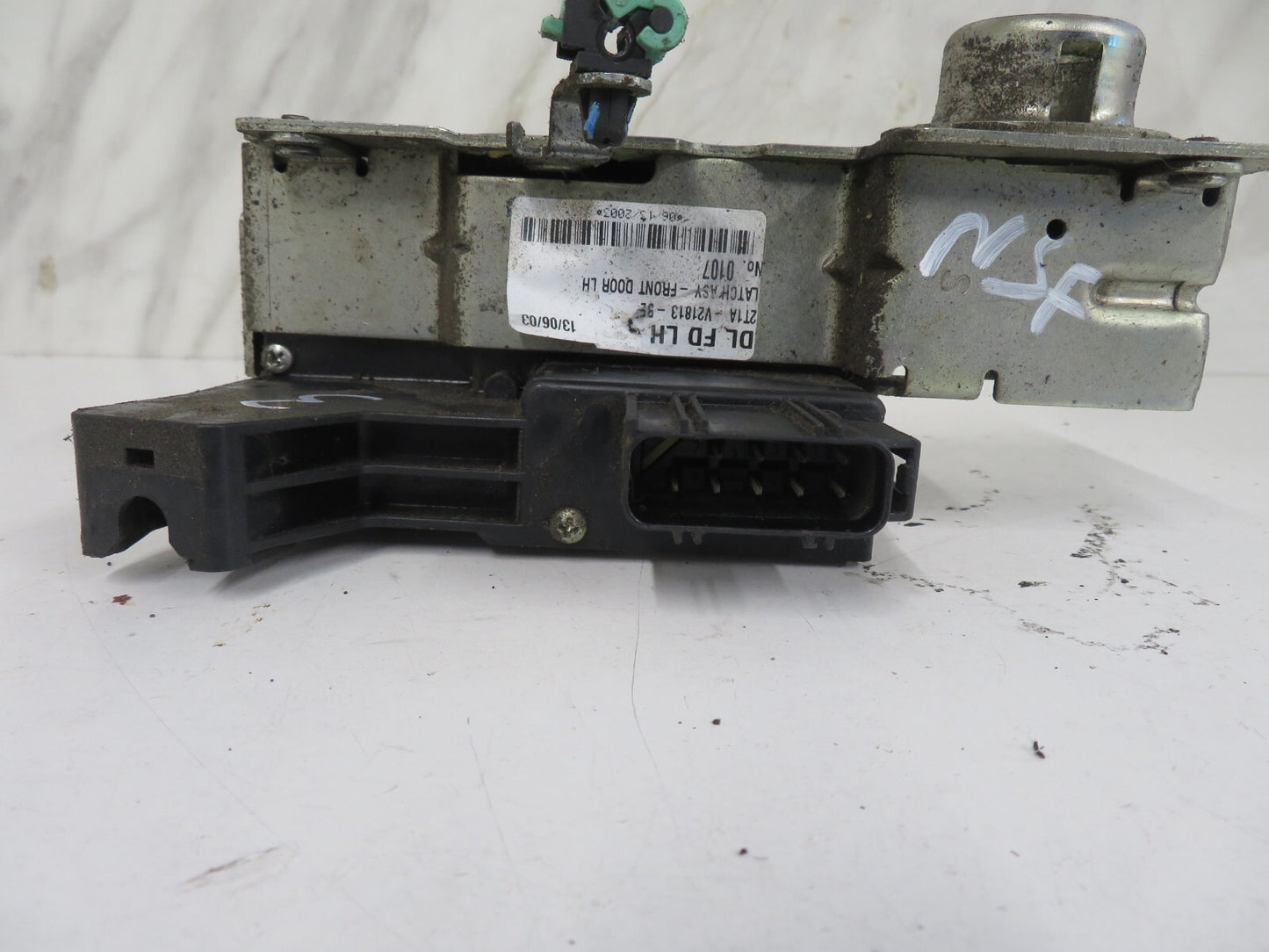 FORD TRANSIT CONNECT NS PASSENGER DOOR LOCK CATCH 2T1AV21813BE 2002-2006 A1219-3