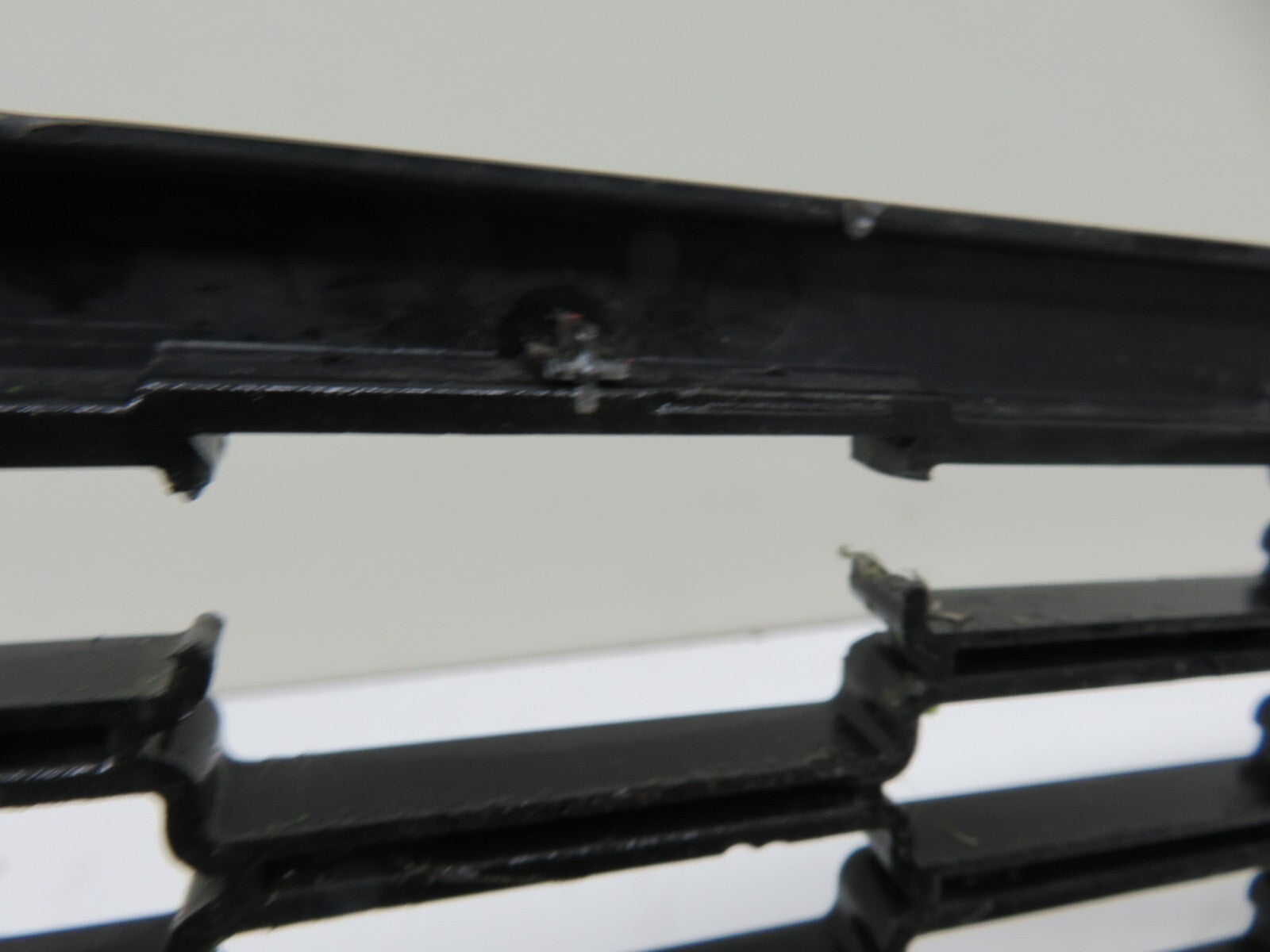 MINI COOPER S R53 AERO LOWER FRONT GRILLE JCW (DAMAGE SEE PHOTOS) 2001-2006