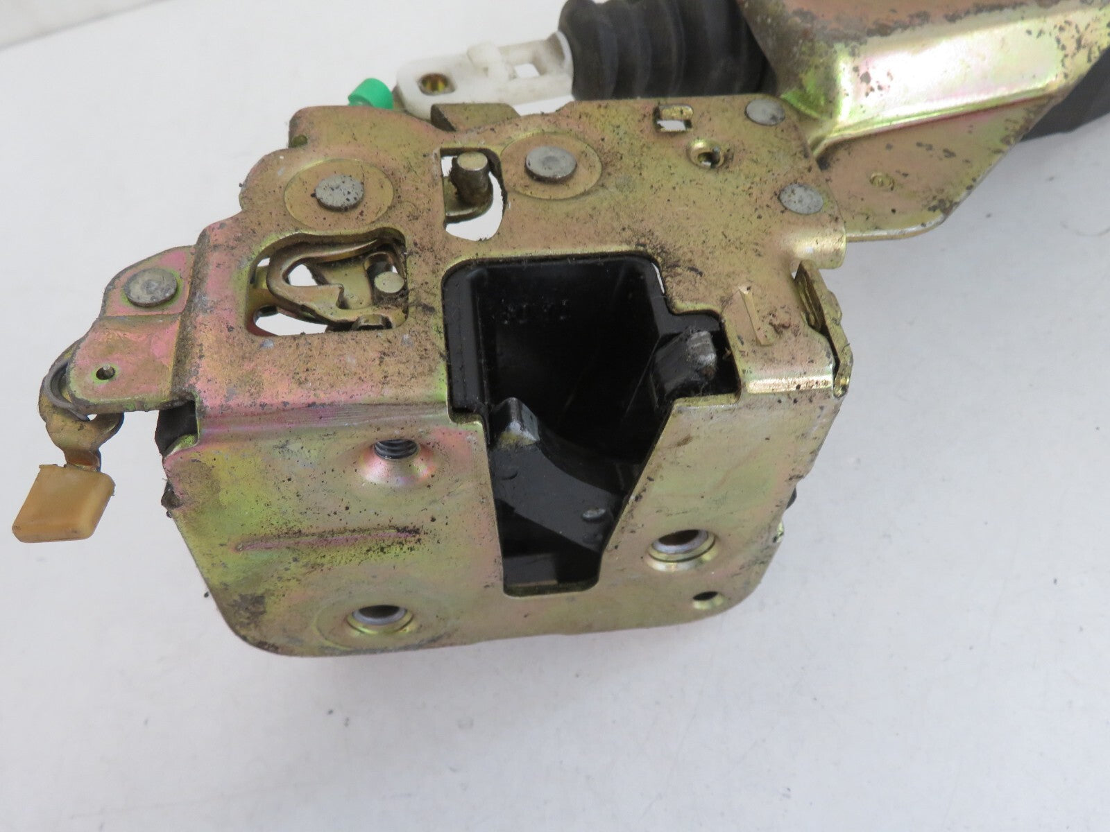 VOLVO V40 NSR PASSENGER REAR DOOR LOCK CATCH 1995-2004 AMS-8