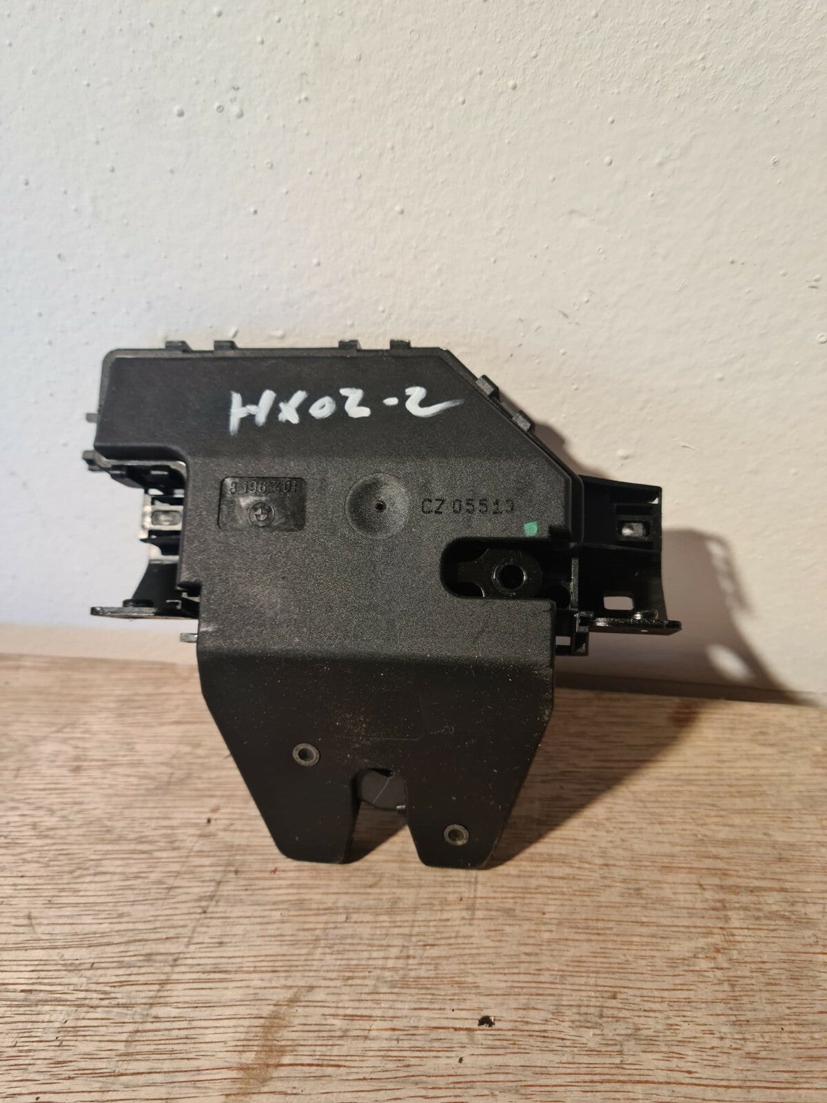 BMW E46 TAILGATE BOOT LOCK CATCH-2
