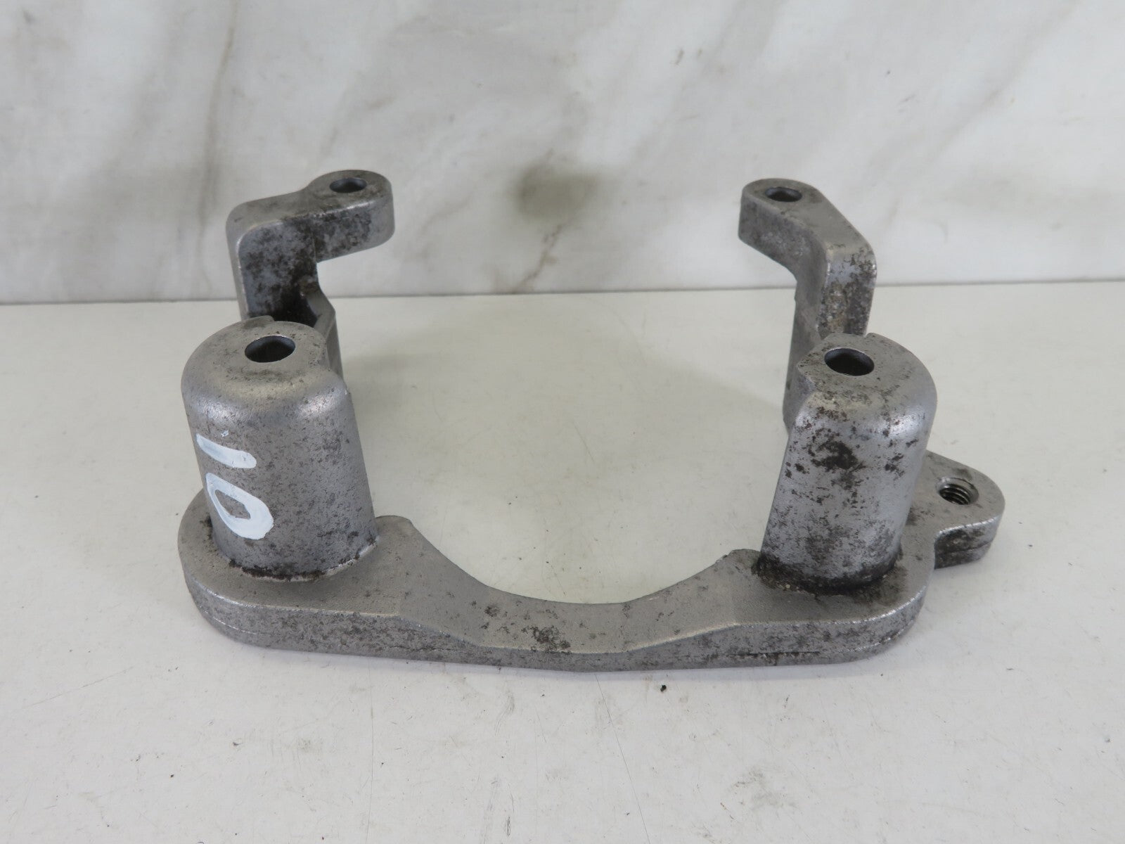 BMW 528I E39 THROTTLE BODY BRACKET 1995-2004 A1105-10