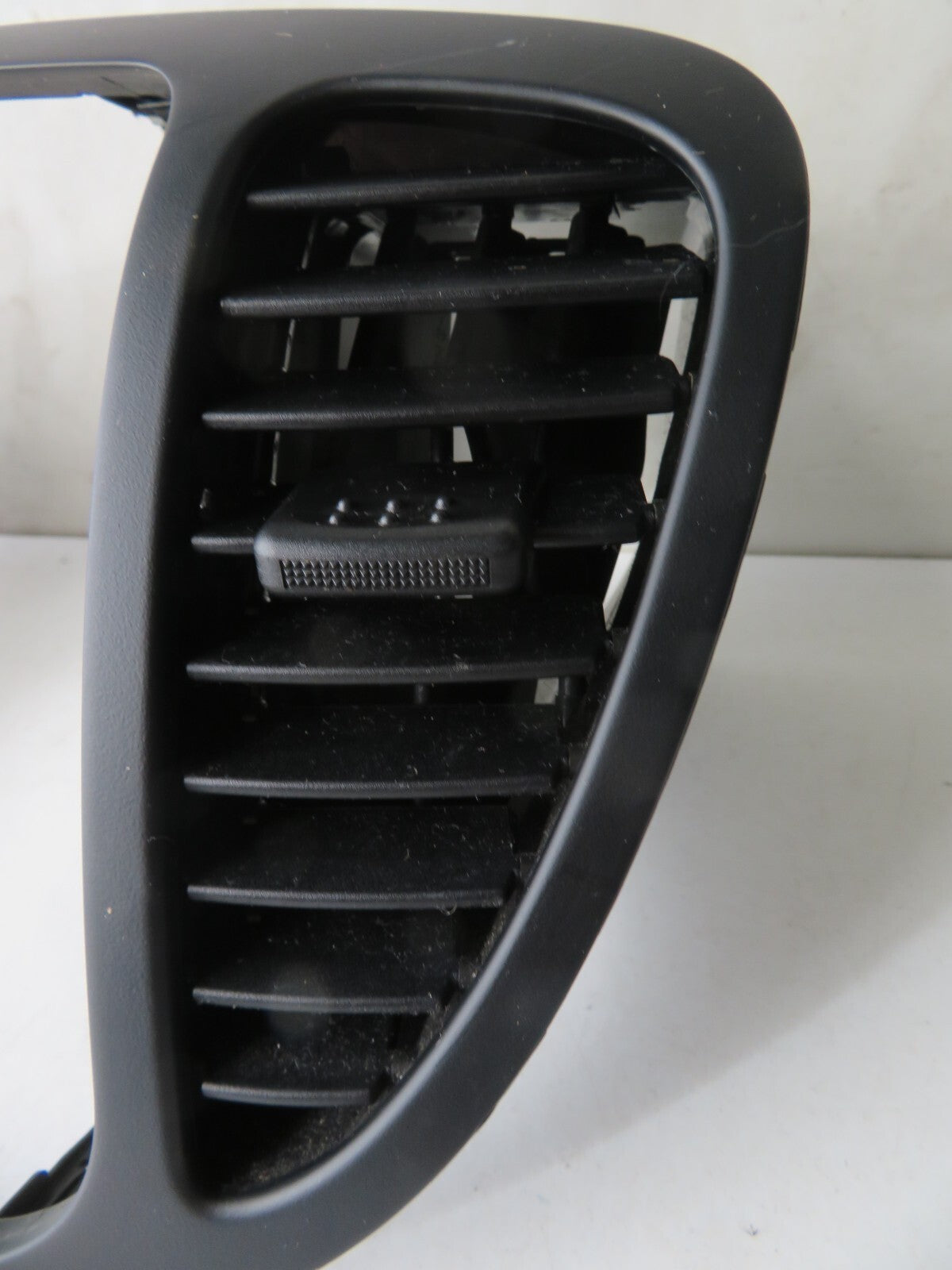 HYUNDAI I10 CENTRE CONSOLE AIR VENTS 2011-2013 A1355-2