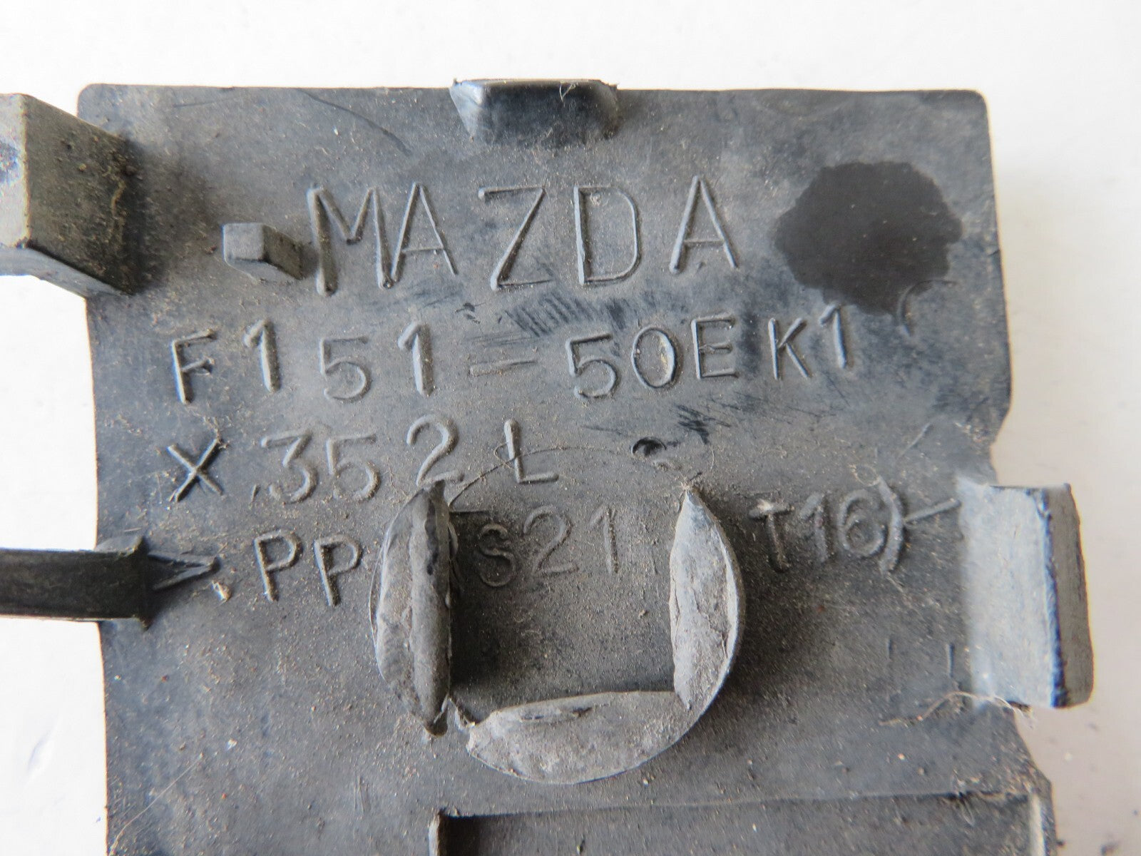 MAZDA RX8 RX-8 REAR BUMPER TOW EYE COVER  2003-2008 AMS1401 SA