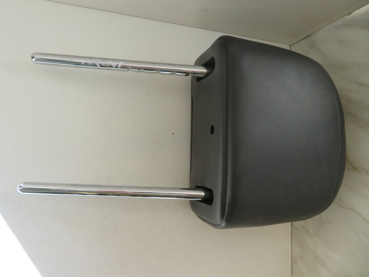 PEUGEOT 307CC FRONT LEATHER HEAD REST 2003-2007 AMS1433