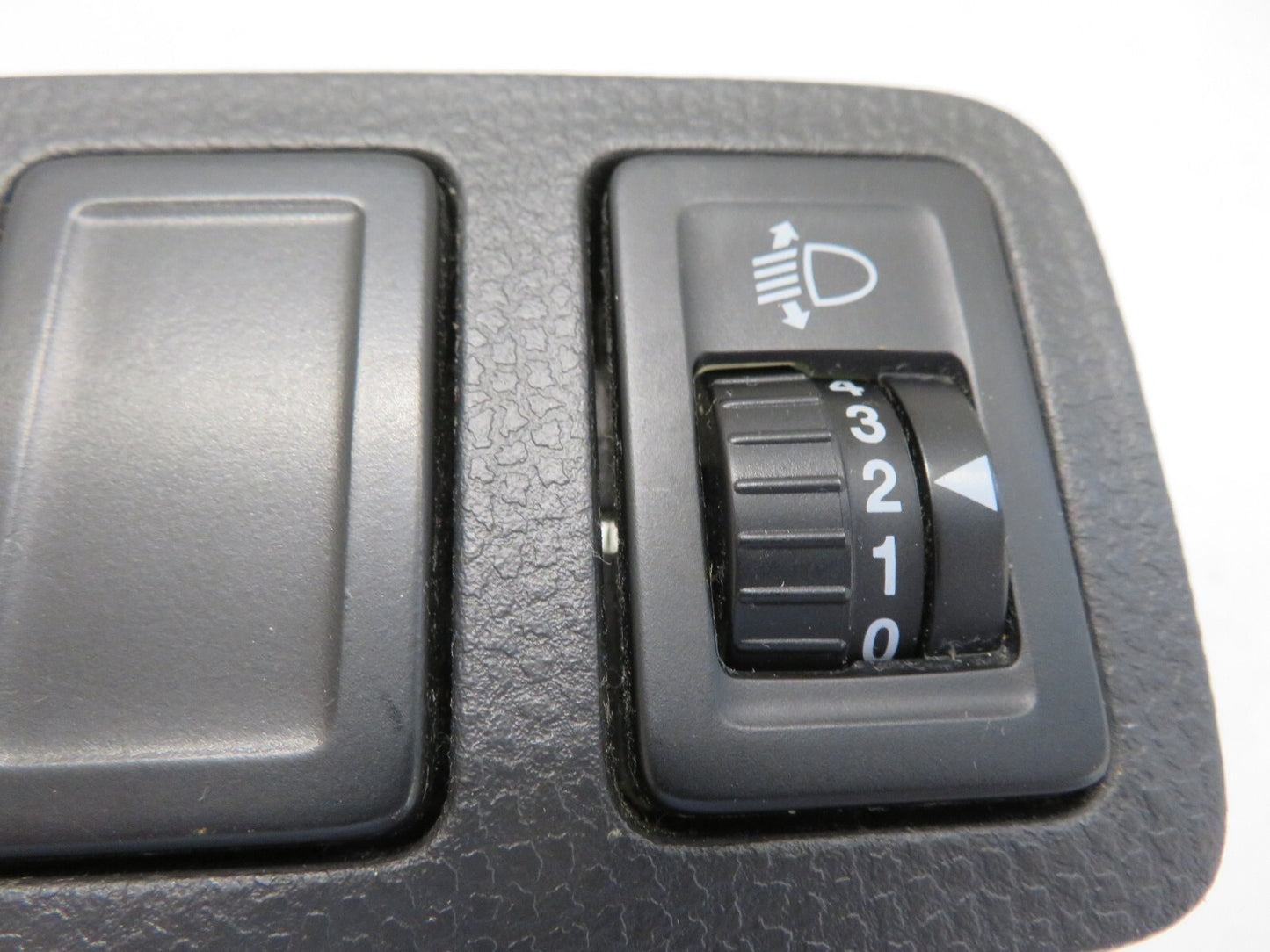 SUZUKI SWIFT HEADLIGHT LEVEL SWITCH 2005-2010 AM1544-8