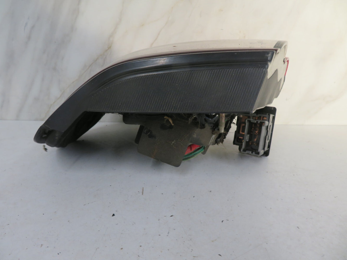 NISSAN ALMERA OS DRIVER REAR OUTER TAIL LIGHT 1998-2000 1624-10