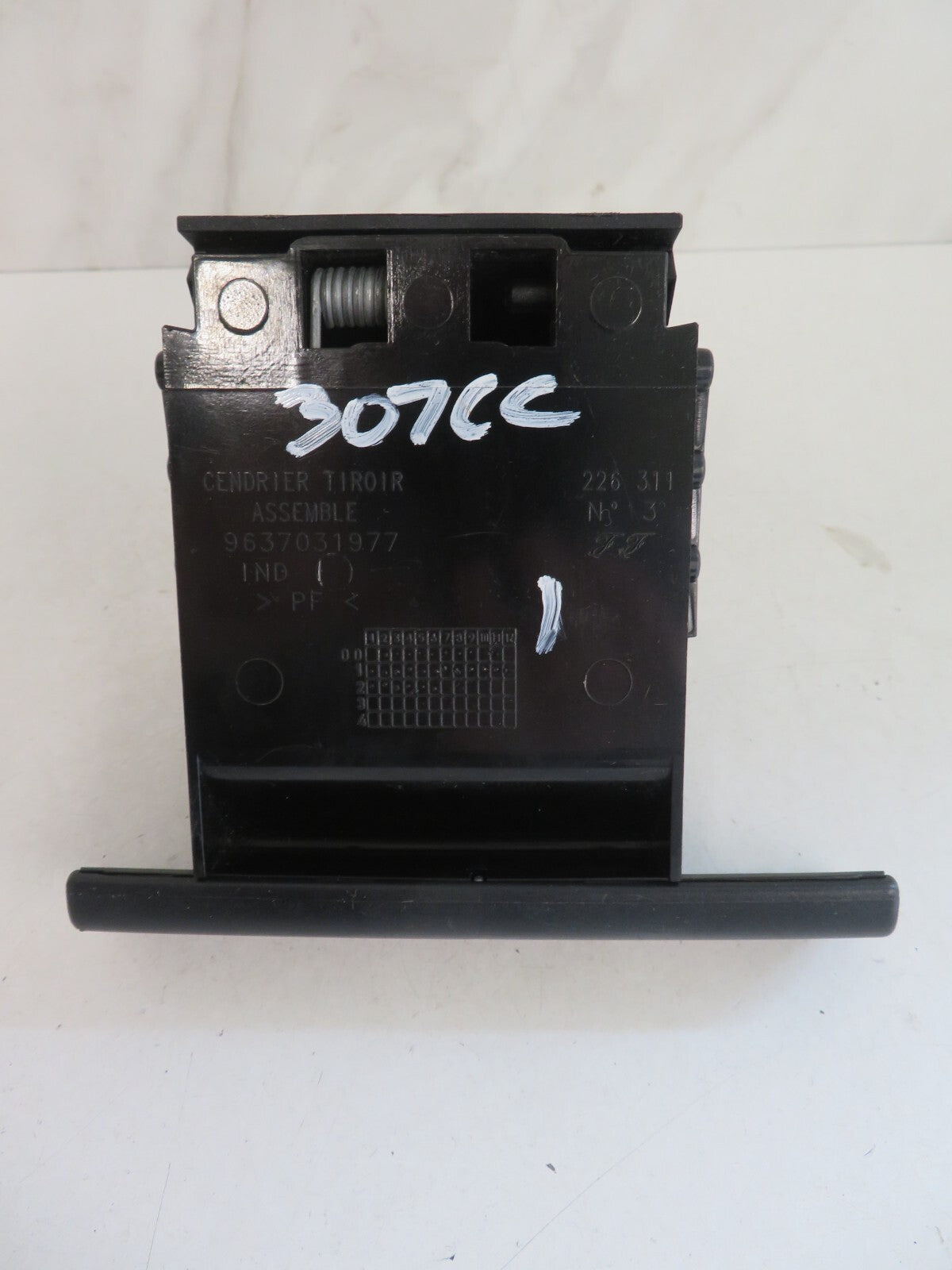 PEUGEOT 307CC INTERIOR ASHTRAY 9637031977 2003-2007 MIX1100-1