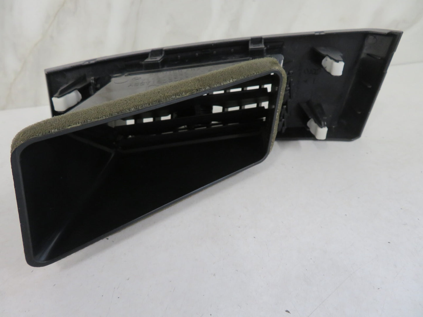 PEUGEOT 4007 DASHBOARD CENTER RIGHT AIR VENT GN711-14270 2007-2012 1603-6