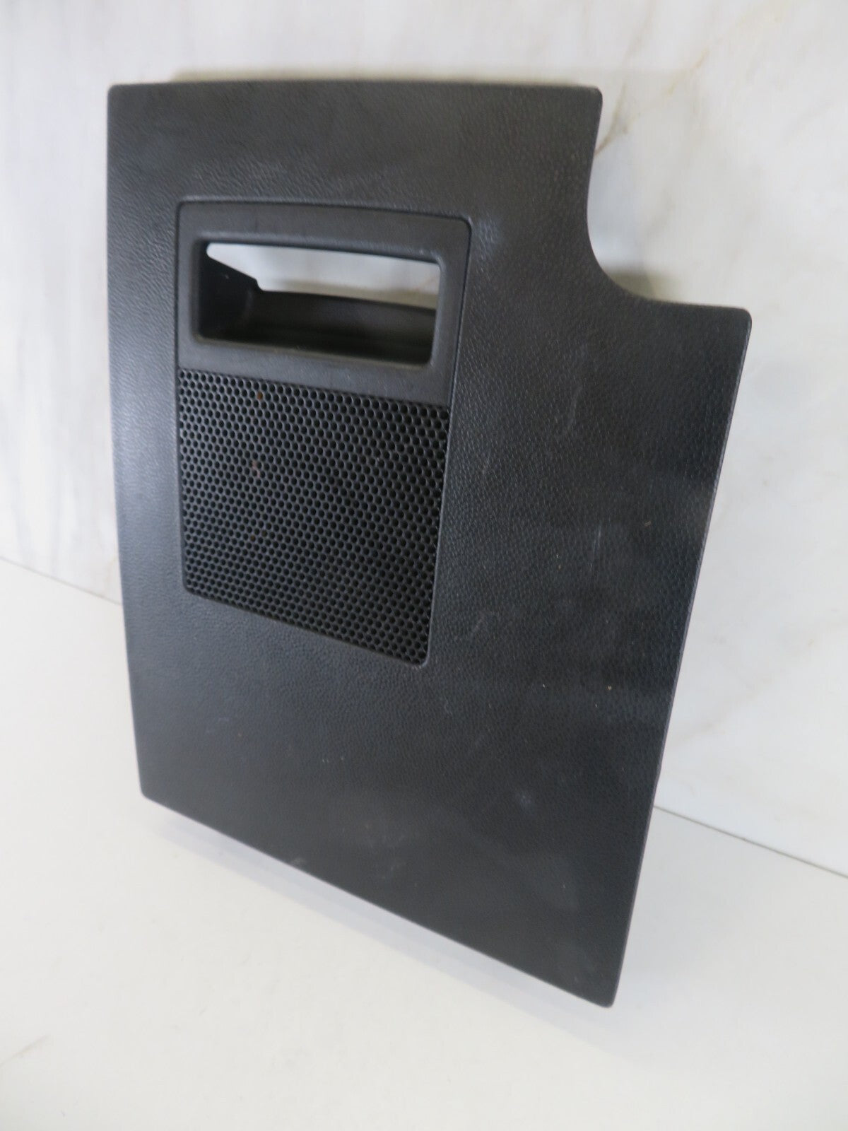 MAZDA 5 MPV REAR BOOT ACCESS TRIM C235688V0 2005-2010 A1320-3