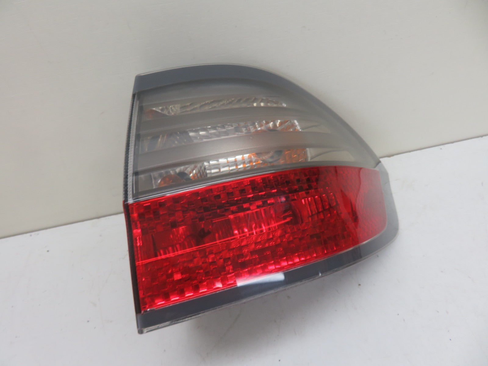 FORD S MAX OSR REAR DRIVER OUTER TAIL LIGHT 2006-2010 1302-3