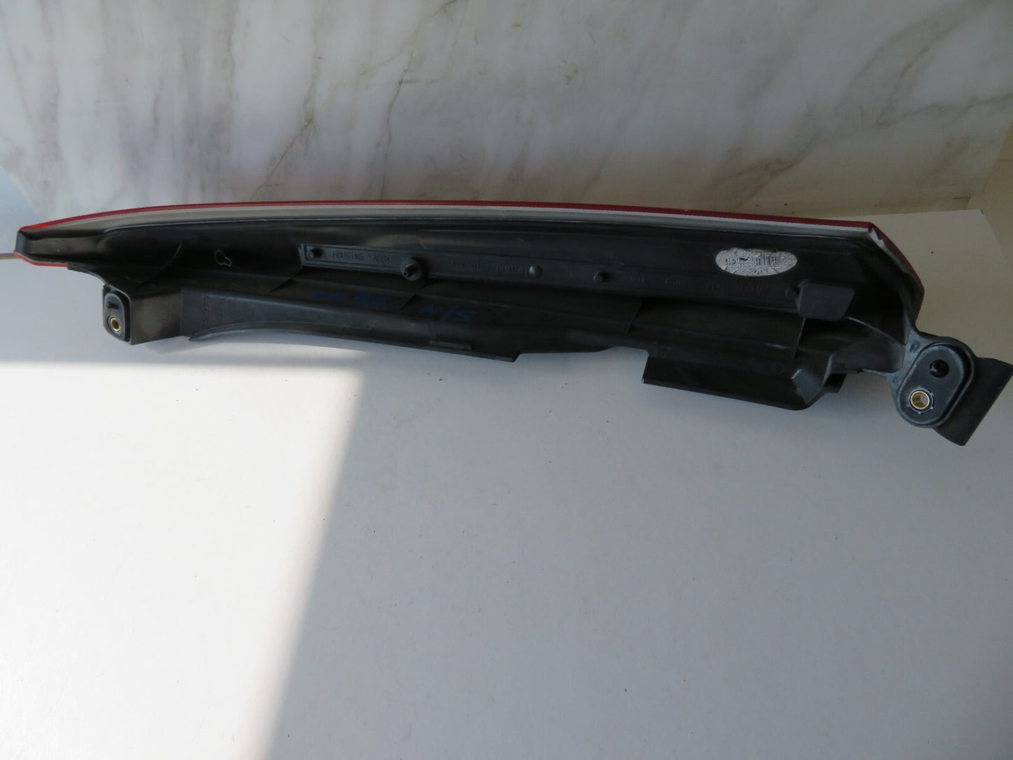 VOLVO XC90 NS PASSENGER REAR TAIL LIGHT UPPER 2002-2006