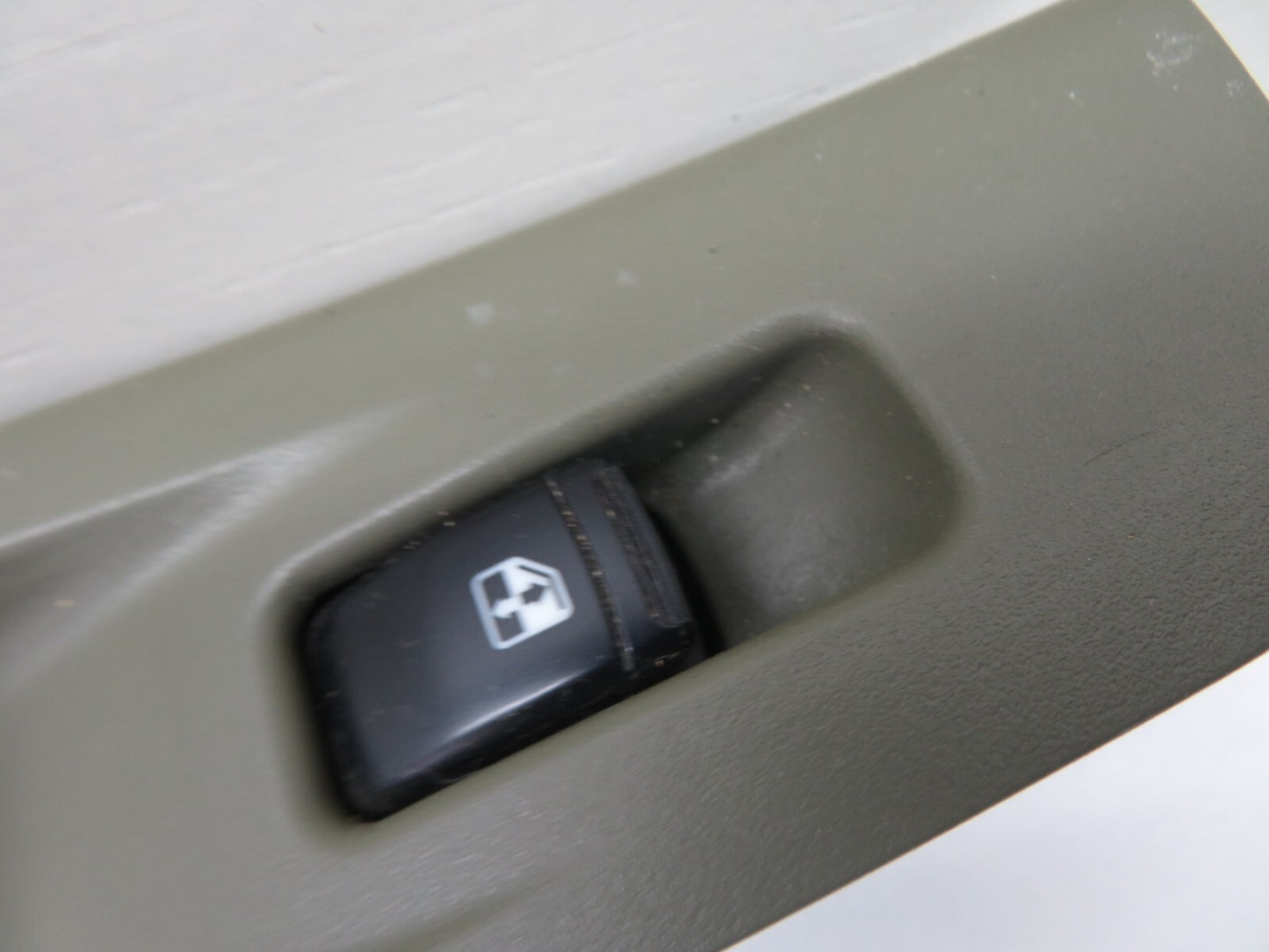 CHEVROLET LACETTI OSR REAR DRIVER WINDOW SWITCH 2004-2010 1517-4