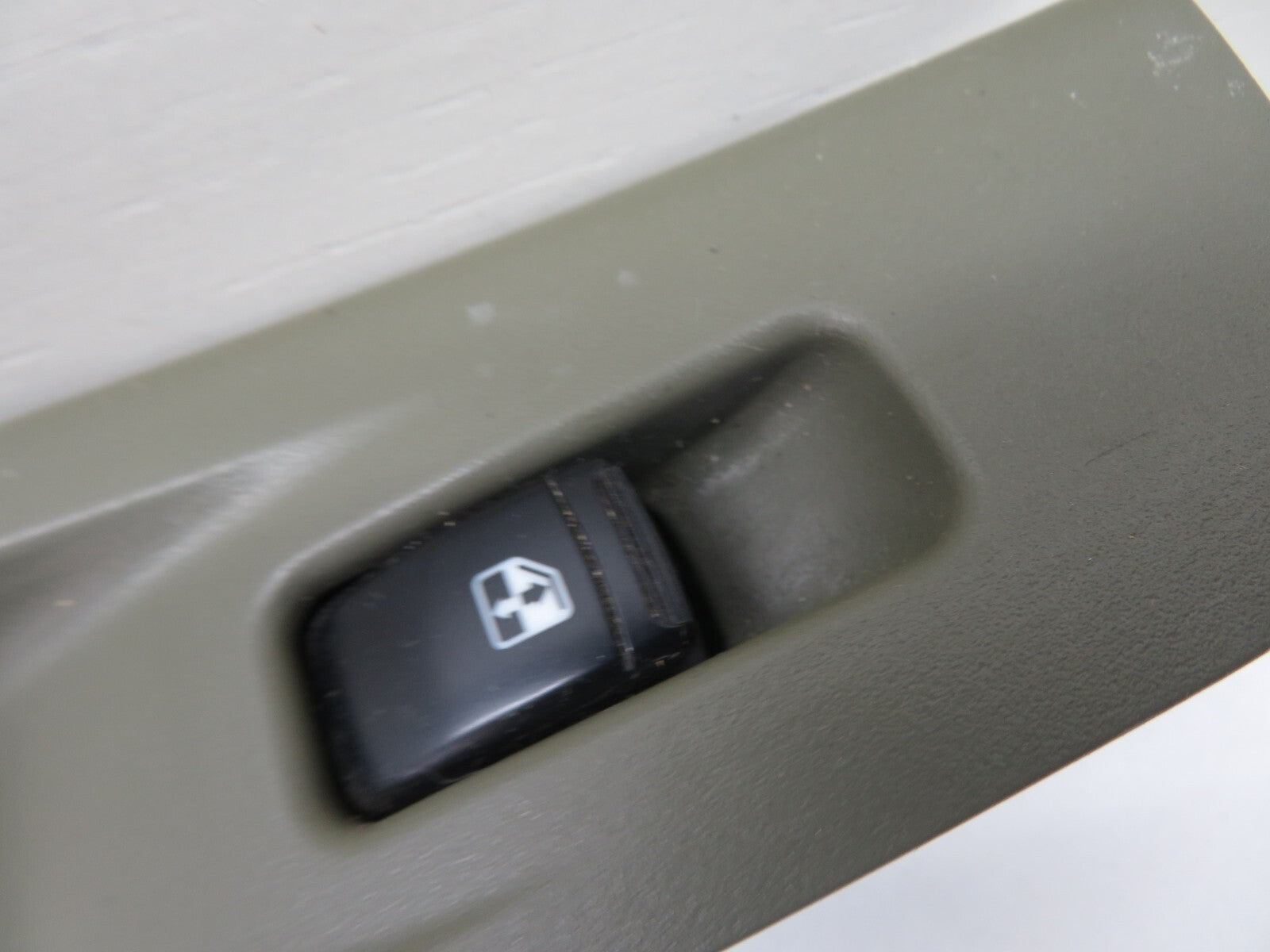 CHEVROLET LACETTI OSR REAR DRIVER WINDOW SWITCH 2004-2010 1517-4