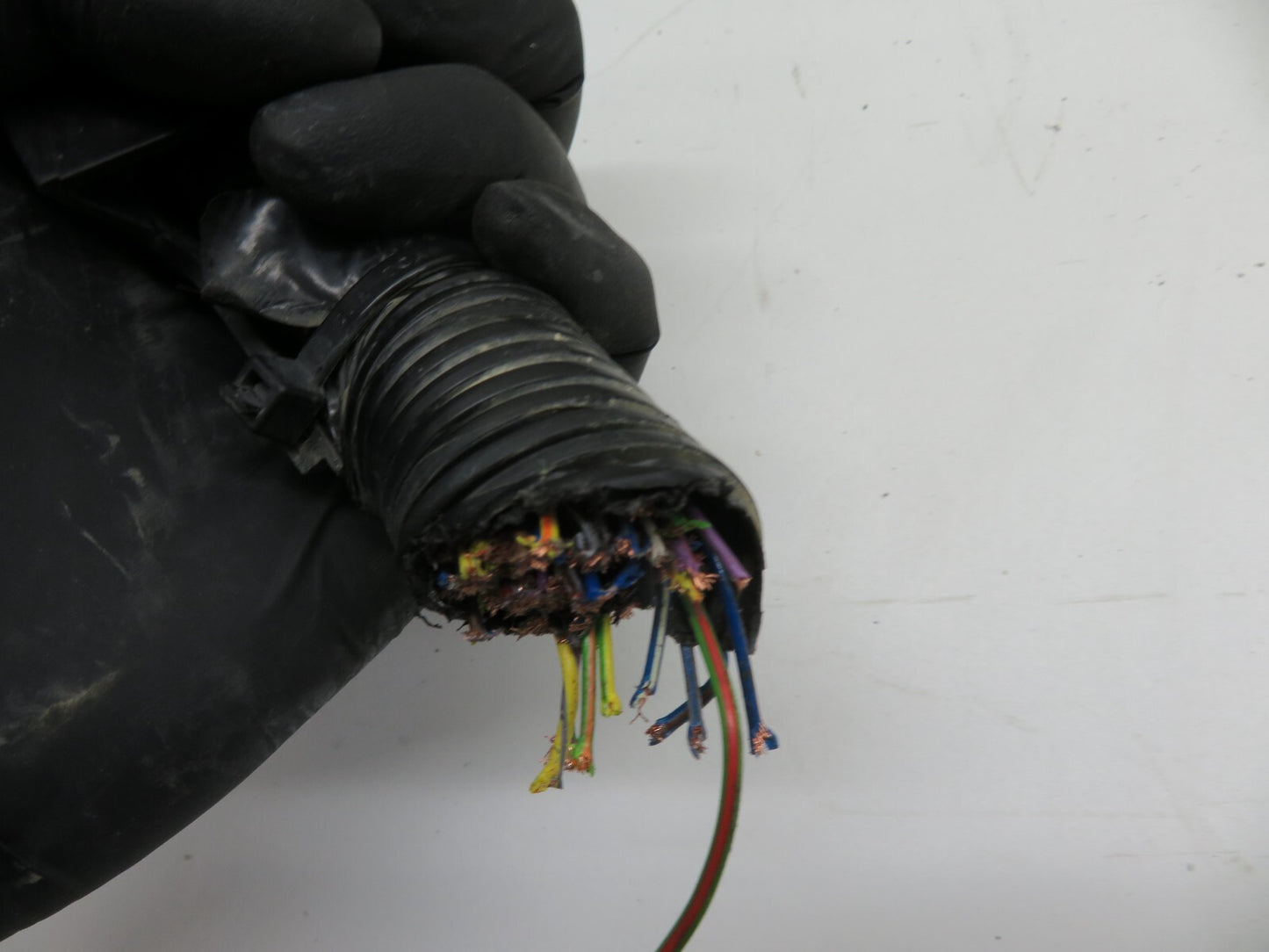 FORD FIESTA MK7 ST180 ENGINE BAY FUSE BOX WITH CUT LOOM 2013-2017 1543-1