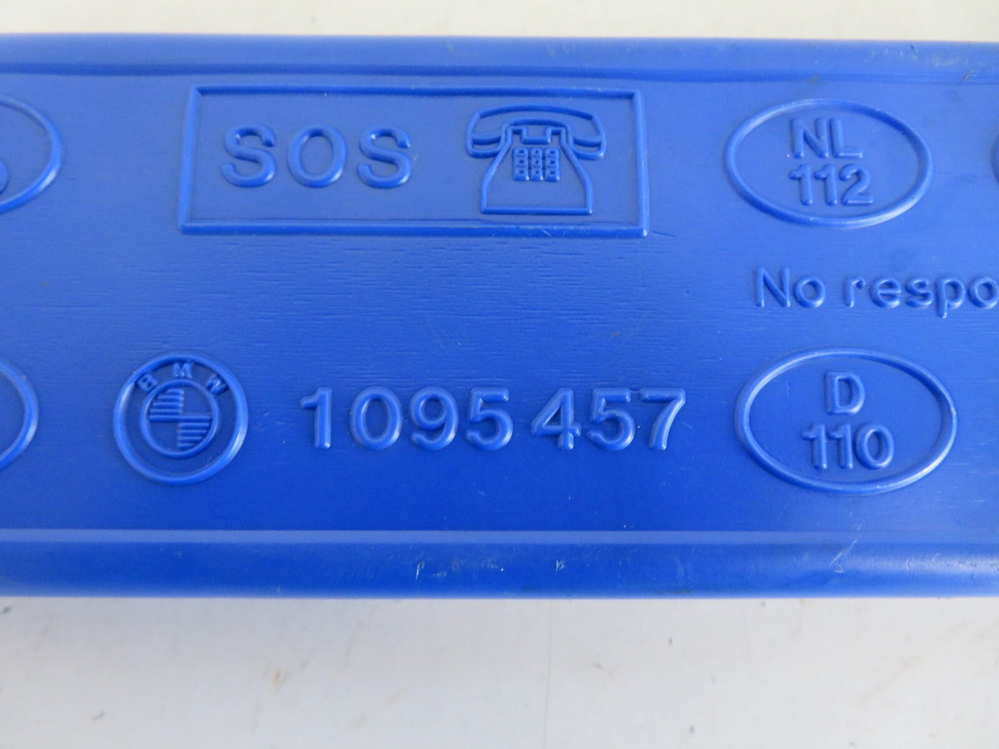 BMW X5 E53 EMERGENCY WARNING TRIANGLE 1095457 1999-2006 MIX1642-2